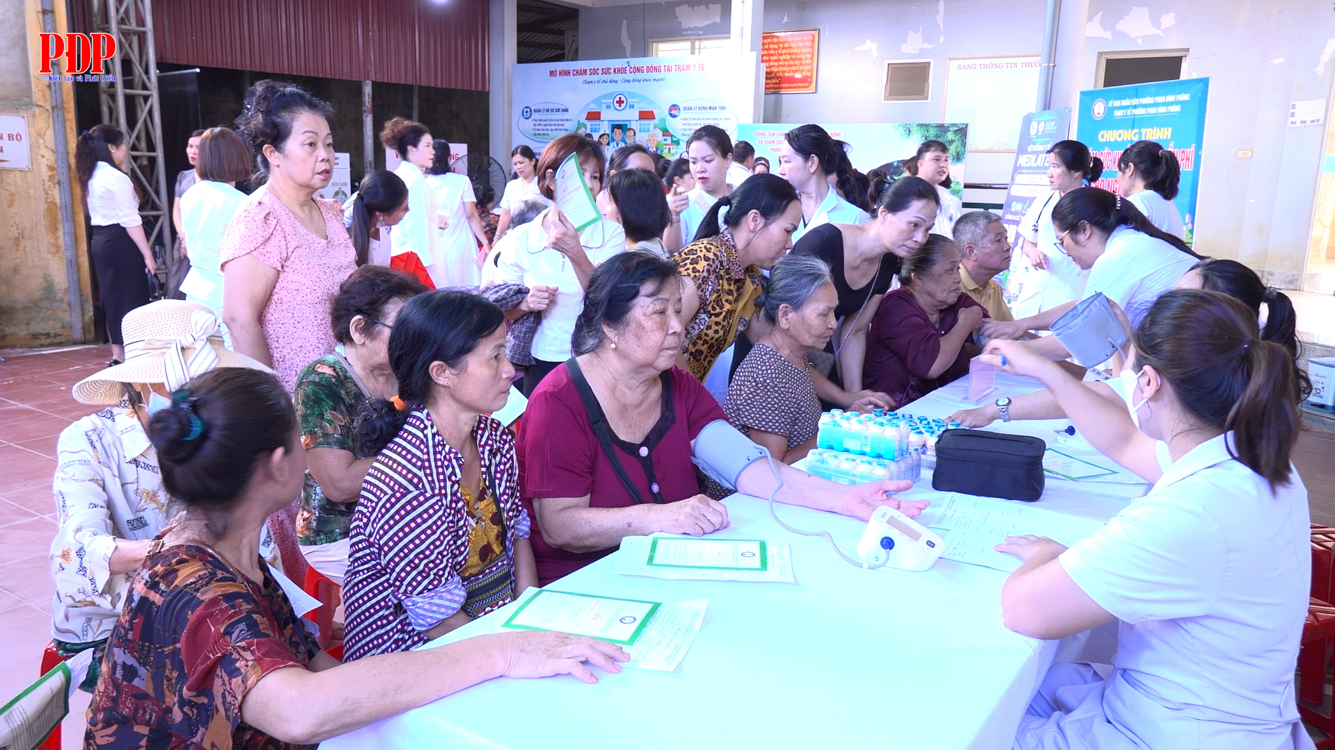 Phường Phan Đình Phùng ra mắt Trung tâm Chăm sóc sức khoẻ cộng đồng cơ sở 2 và tổ chức khám sức khoẻ miễn phí cho Nhân dân