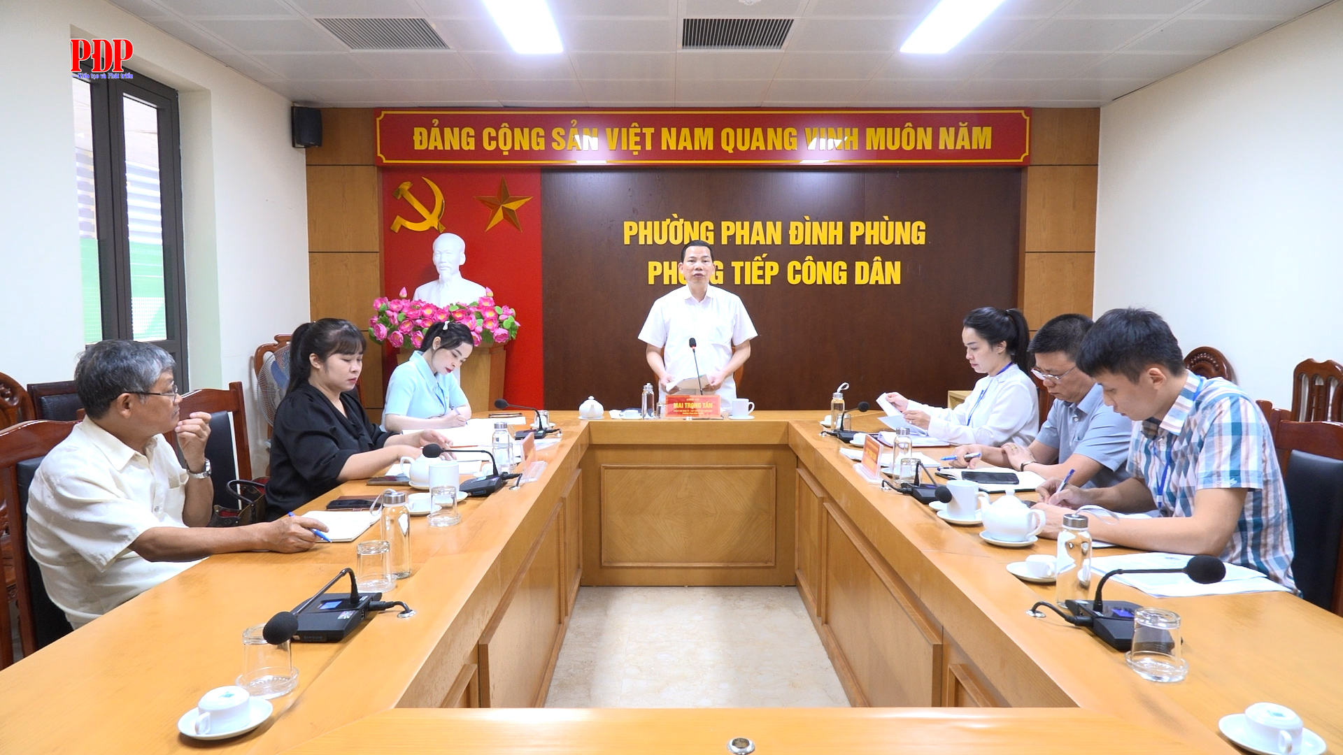 Đồng chí Chủ tịch UBND phường Phan Đình Phùng tiếp công dân định kỳ tháng 10/2026