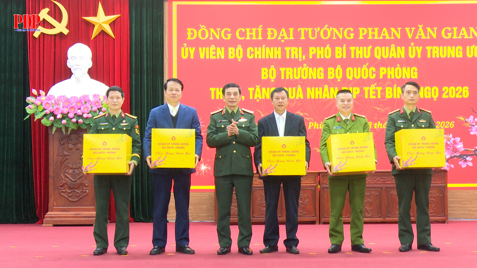 Bộ trưởng Bộ Quốc phòng thăm, tặng quà cán bộ, Nhân dân phường Phan Đình Phùng nhân dịp Tết Nguyên đán Bính Ngọ 2026