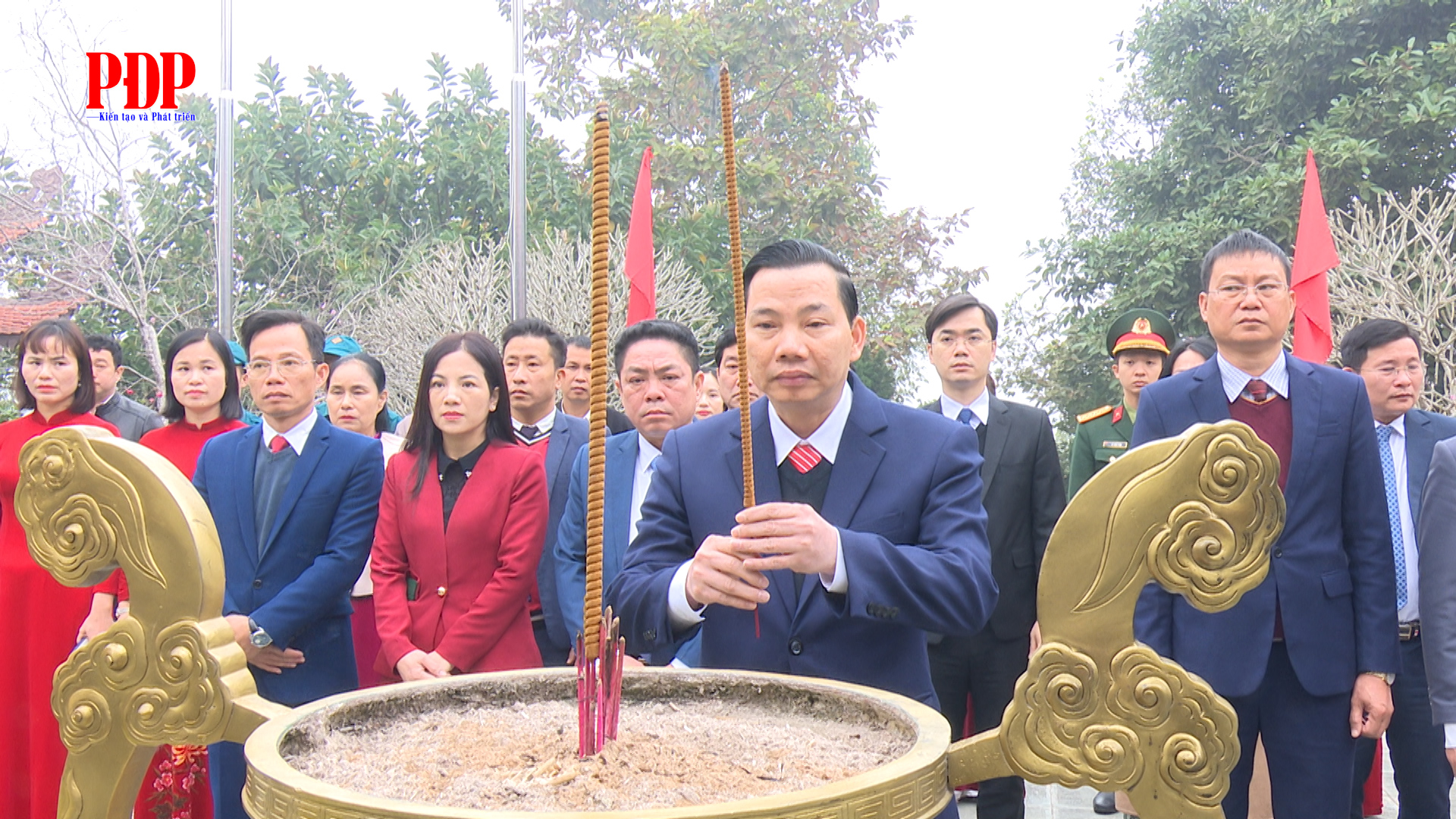 Đoàn đại biểu phường Phan Đình Phùng dâng hương tưởng niệm Chủ tịch Hồ Chí Minh tại ATK Định Hóa
