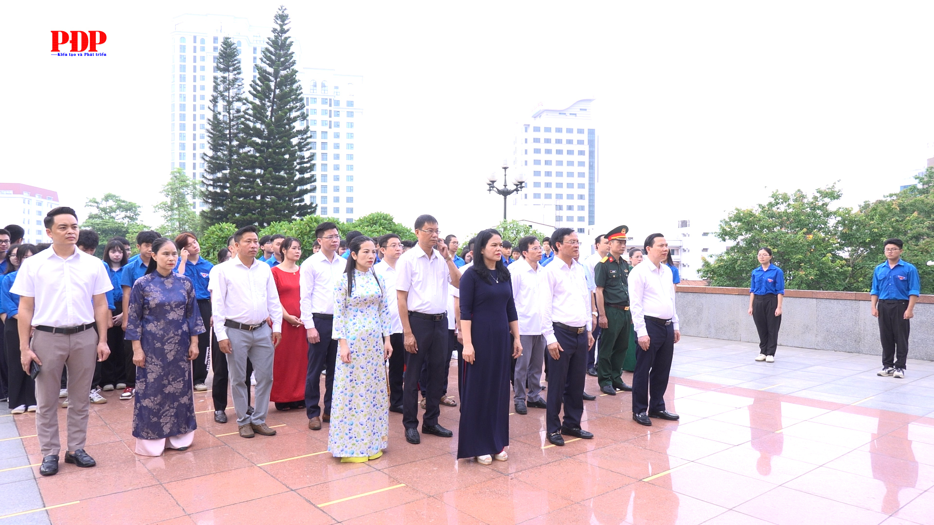 Đoàn đại biểu phường Phan Đình Phùng dâng hương tưởng nhớ các Anh hùng liệt sĩ nhân kỷ niệm 79 năm ngày Thương binh - Liệt sĩ (27-7)
