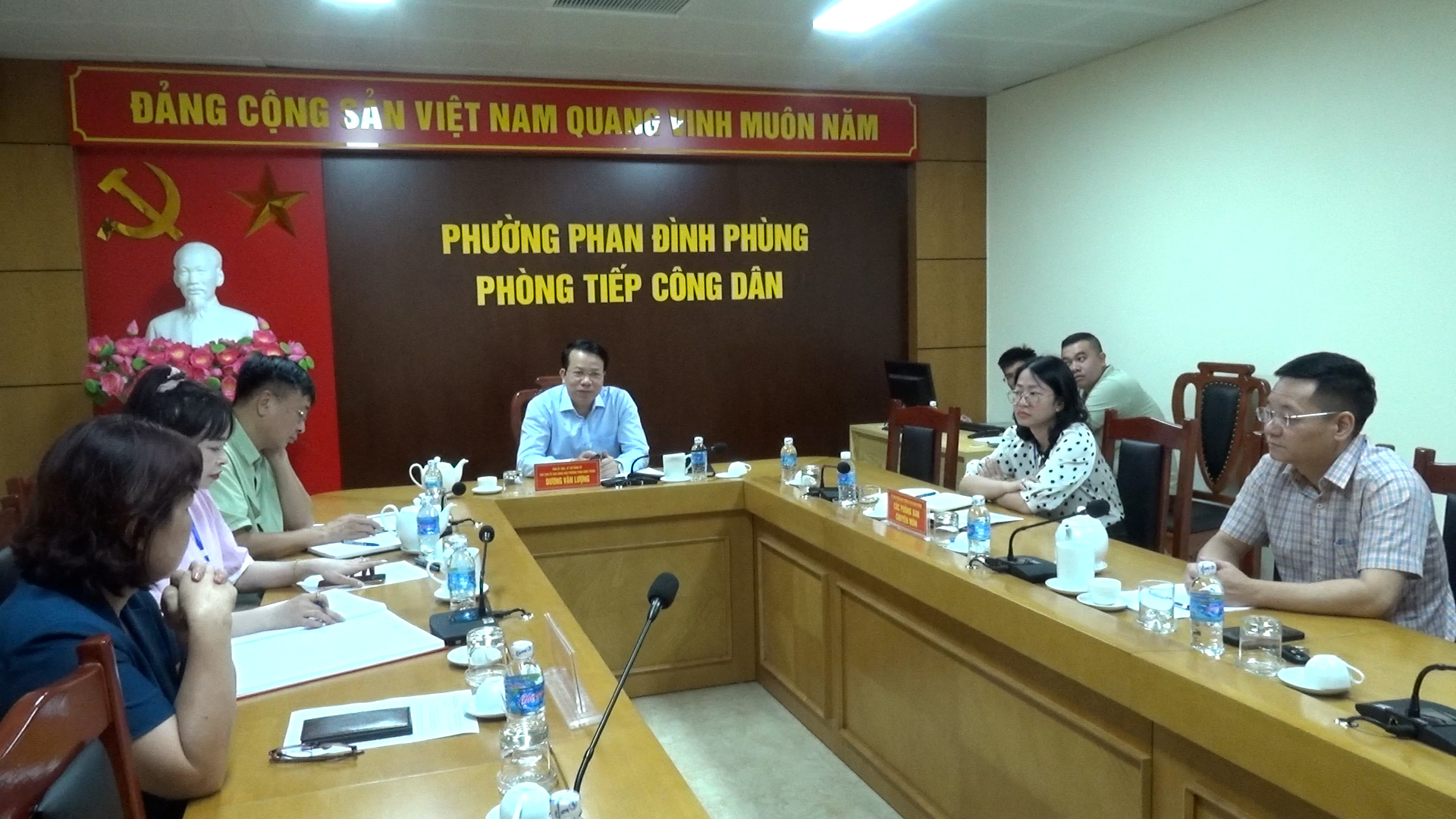 Đồng chí Bí thư Đảng uỷ, Chủ tịch UBND phường Phan Đình Phùng tiếp công dân định kỳ tháng 7 năm 2025.