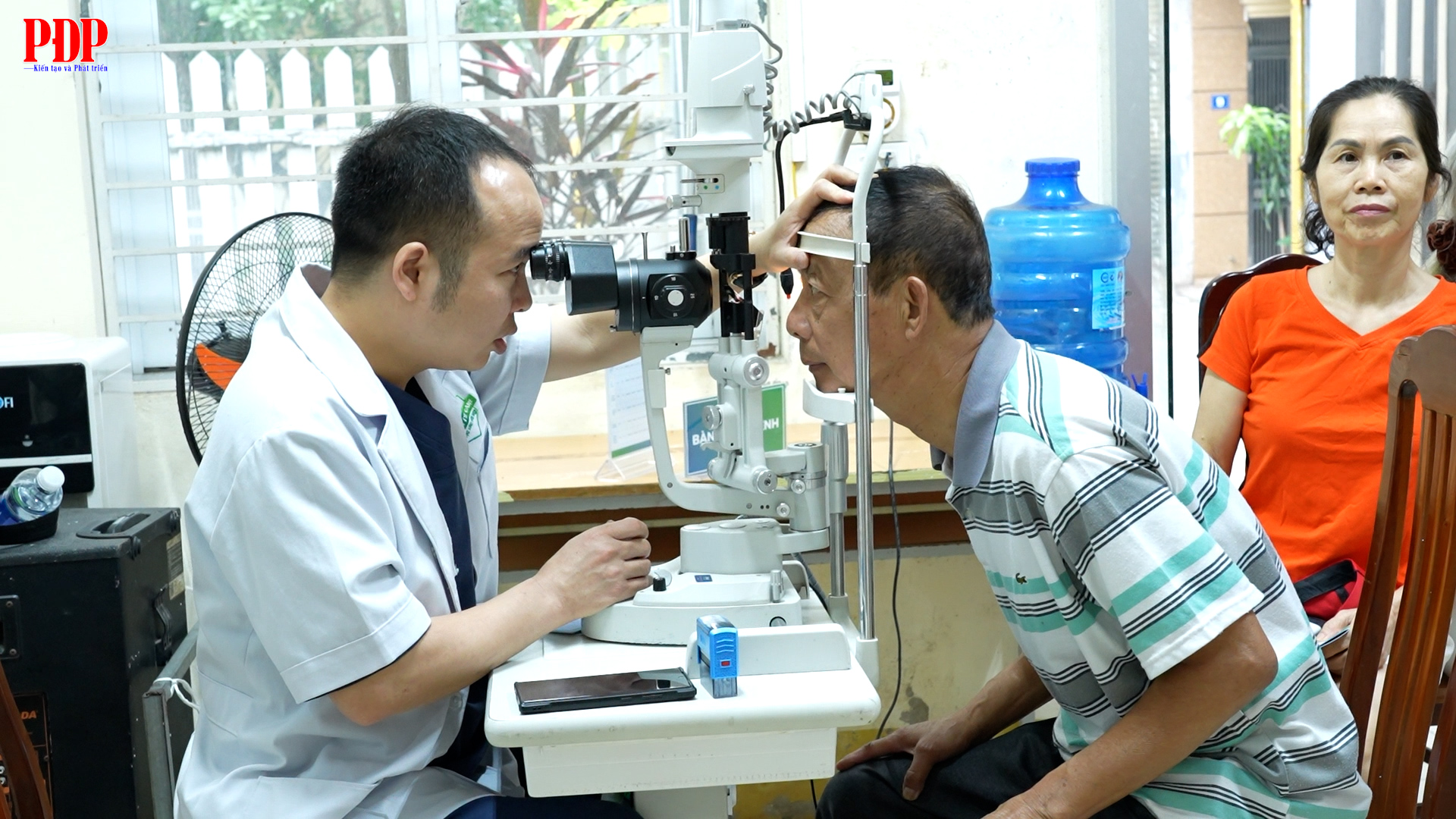 Giao lưu dân vũ, cờ tướng và khám sức khoẻ miễn phí cho người cao tuổi