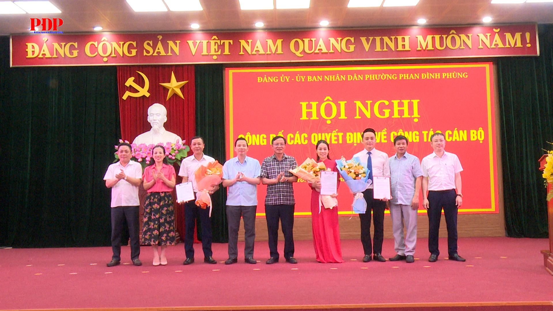 Hội nghị công bố các Quyết định về công tác cán bộ.