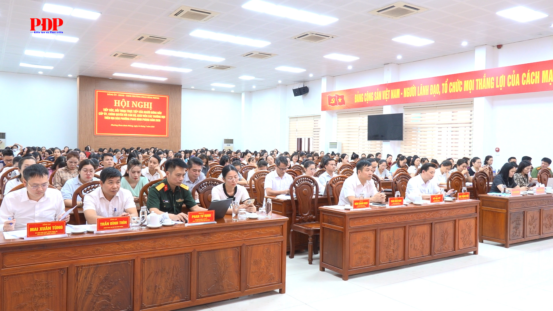 Hội nghị tiếp xúc, đối thoại trực tiếp giữa người đứng đầu cấp ủy, chính quyền với cán bộ, giáo viên các trường học năm 2026.