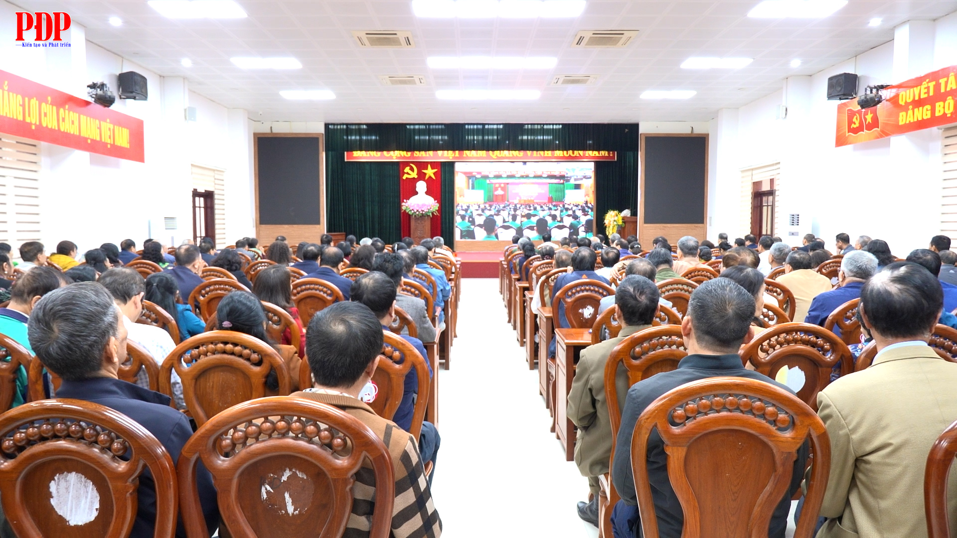 Cử tri phường Phan Đình Phùng dự Hội nghị trực tuyến Tiếp xúc cử tri vận động bầu cử của những người ứng cử đại biểu Quốc hội khoá XVI, nhiệm kỳ 2026 - 2031