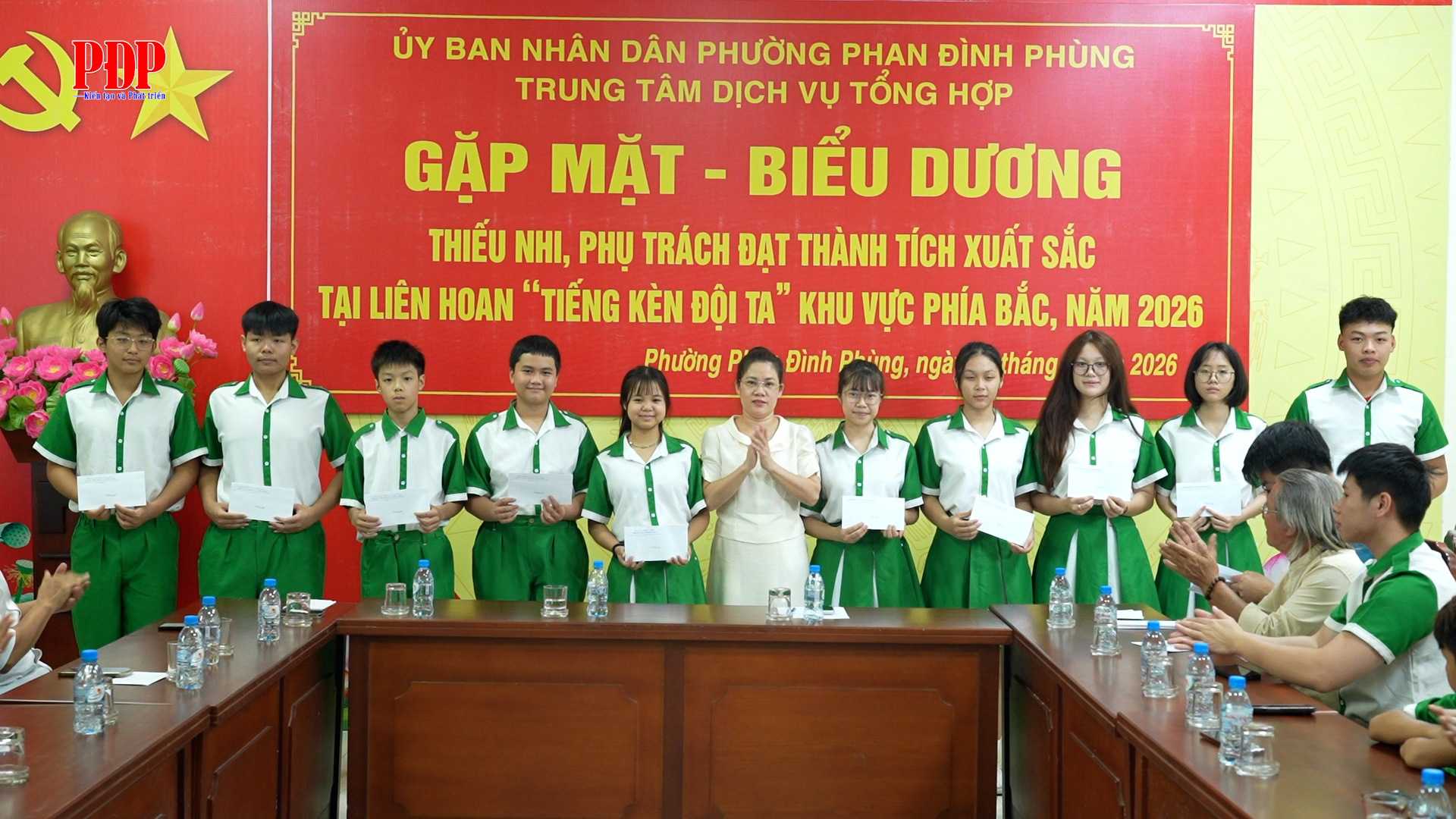 Gặp mặt, biểu dương Thiếu nhi, phụ trách đạt thành tích xuất sắc tại liên hoan 