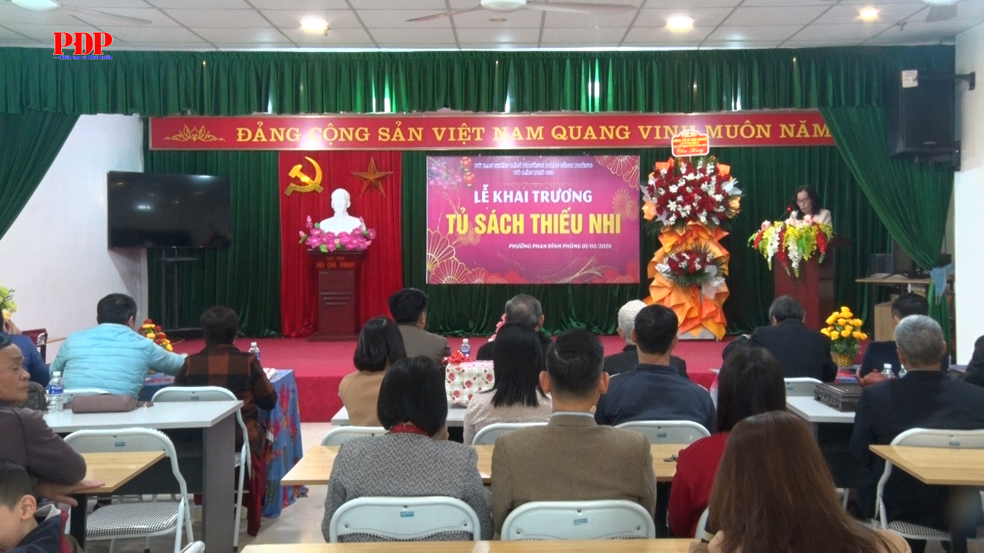 Khai trương Tủ sách thiếu nhi tại Tổ dân phố 100, phường Phan Đình Phùng.