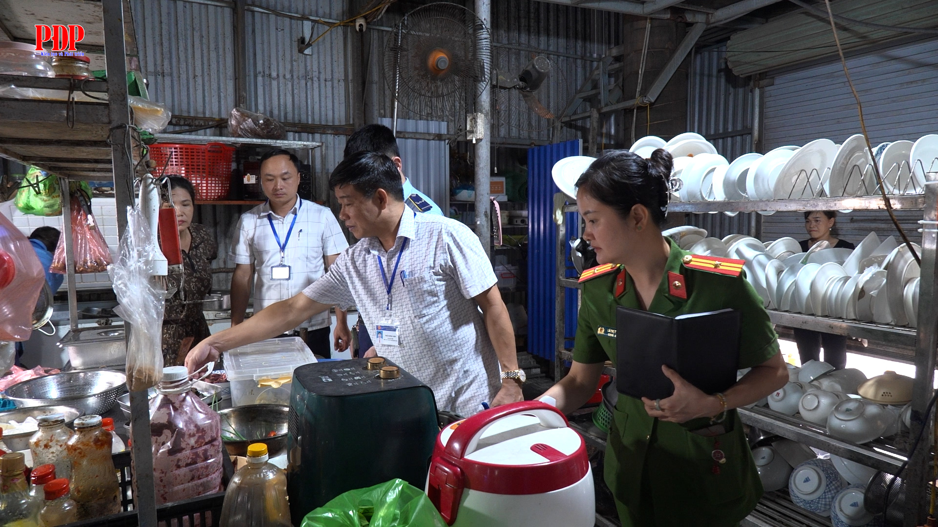 Kiểm tra việc chấp hành các quy định về an toàn thực phẩm đối với cơ sở kinh doanh dịch vụ ăn uống trên địa bàn phục vụ Festival Trà Quốc tế - Thái Nguyên 2026