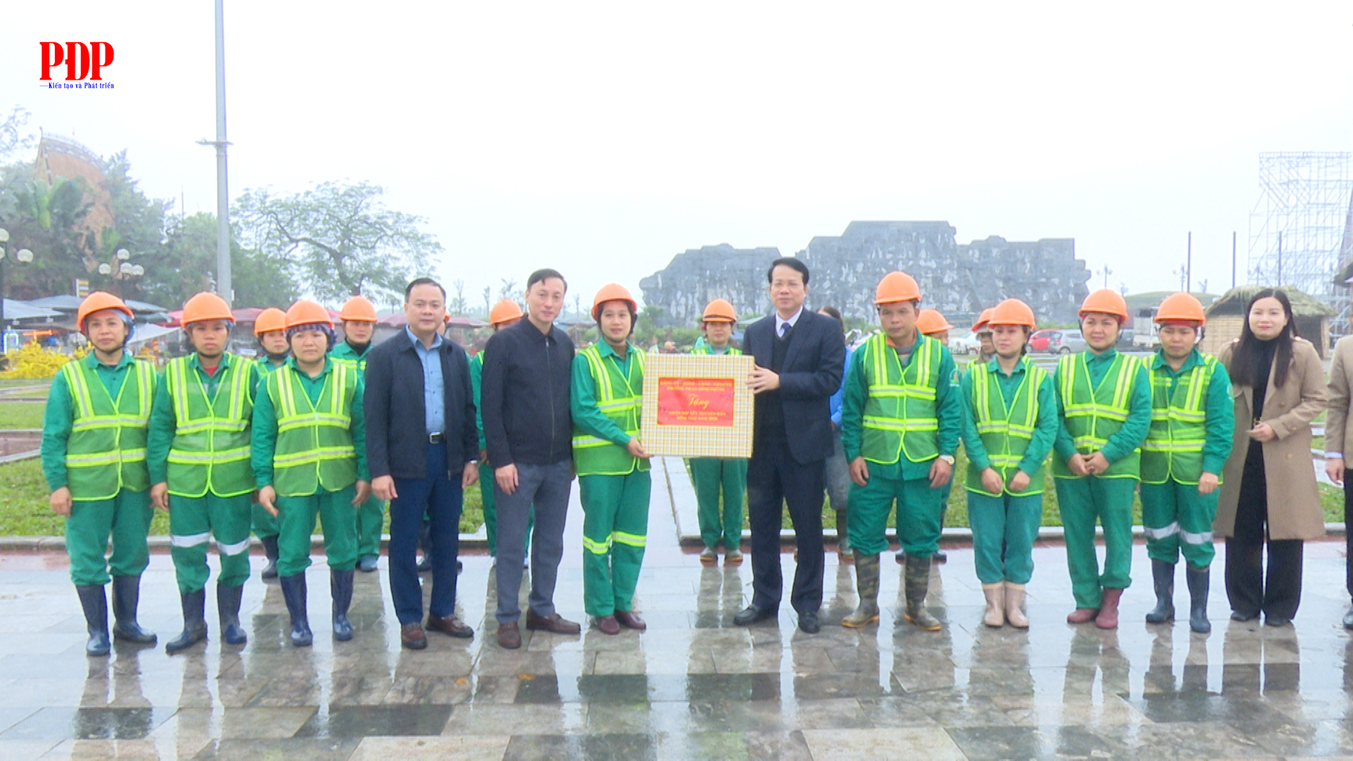 Lãnh đạo phường Phan Đình Phùng thăm, động viên các đơn vị làm nhiệm vụ trực tết