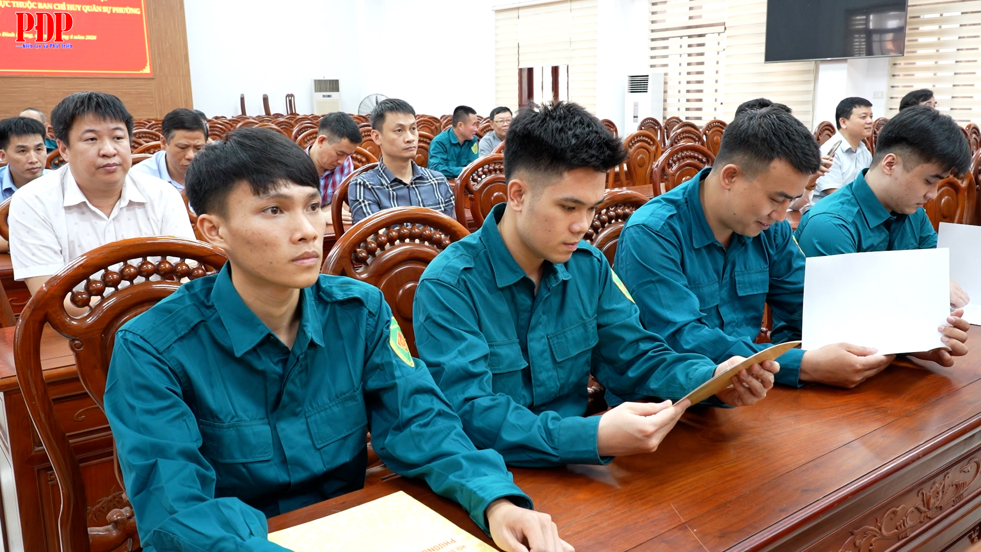 Lễ công bố Quyết định thành lập tiểu đội dân quân thường trực thuộc Ban chỉ huy quân sự phường Phan Đình Phùng