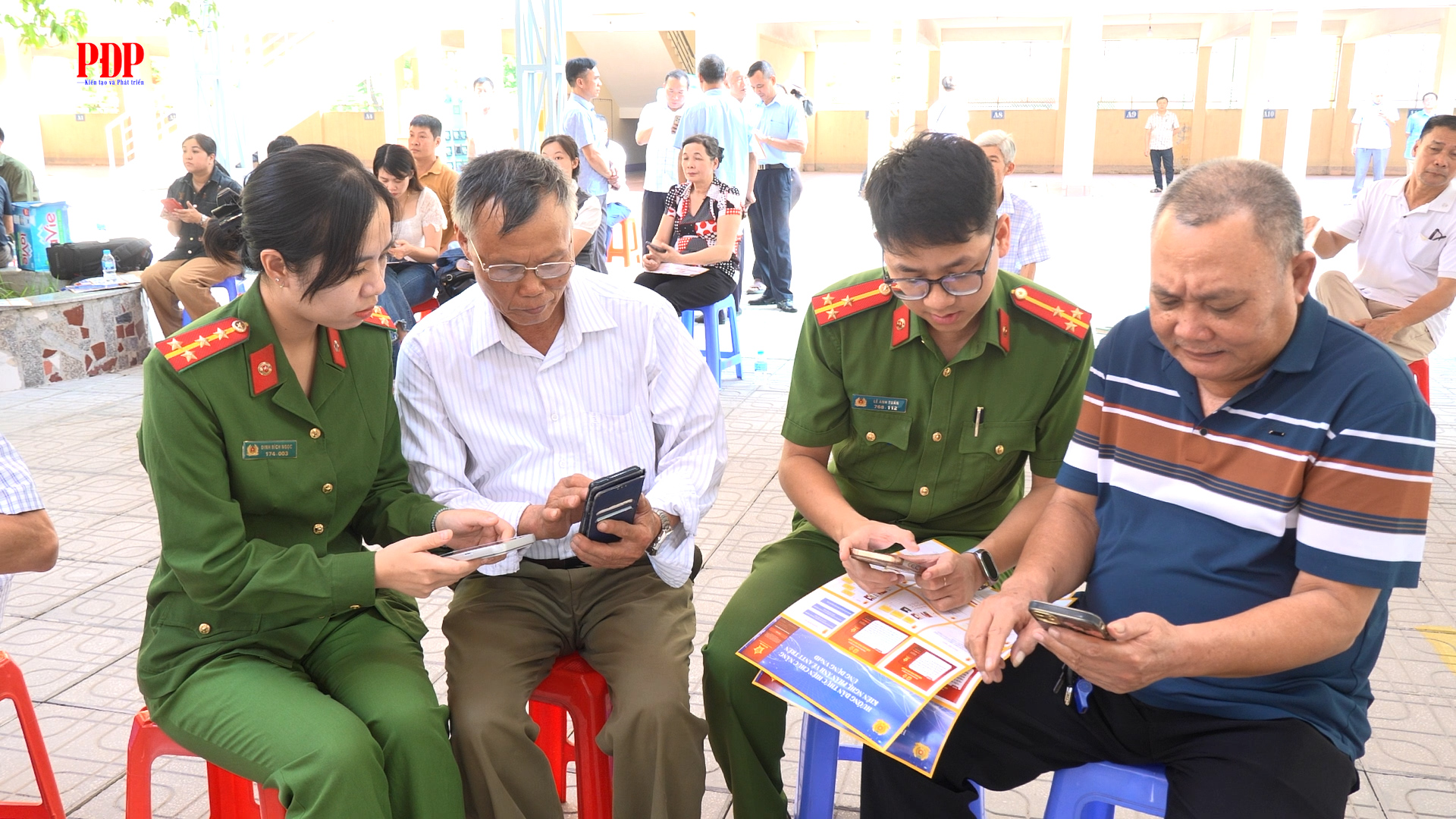 Tuyên truyền phòng, chống ma túy cho các cơ sở kinh doanh có điều kiện.