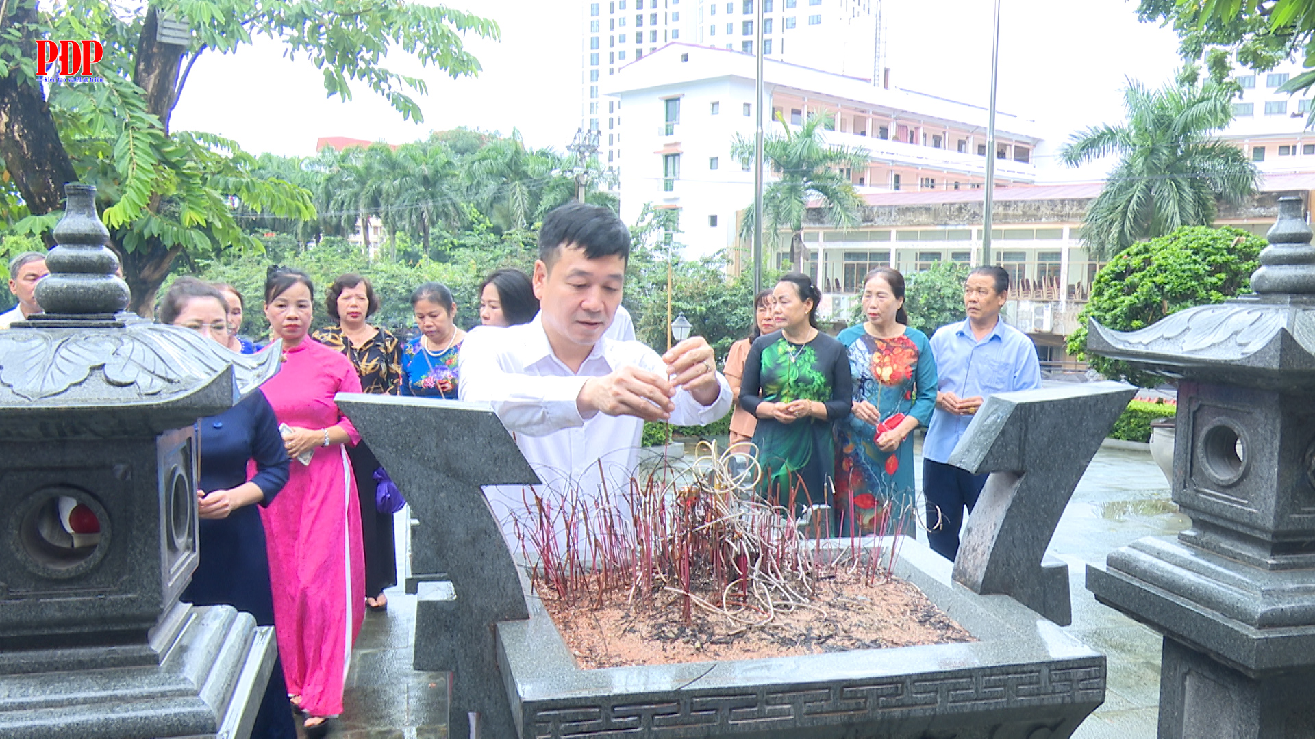 UB MTTQ phường Phan Đình Phùng dâng hương và báo công trước thềm Đại hội Đại biểu lần thứ I, nhiệm kỳ 2025-2030.