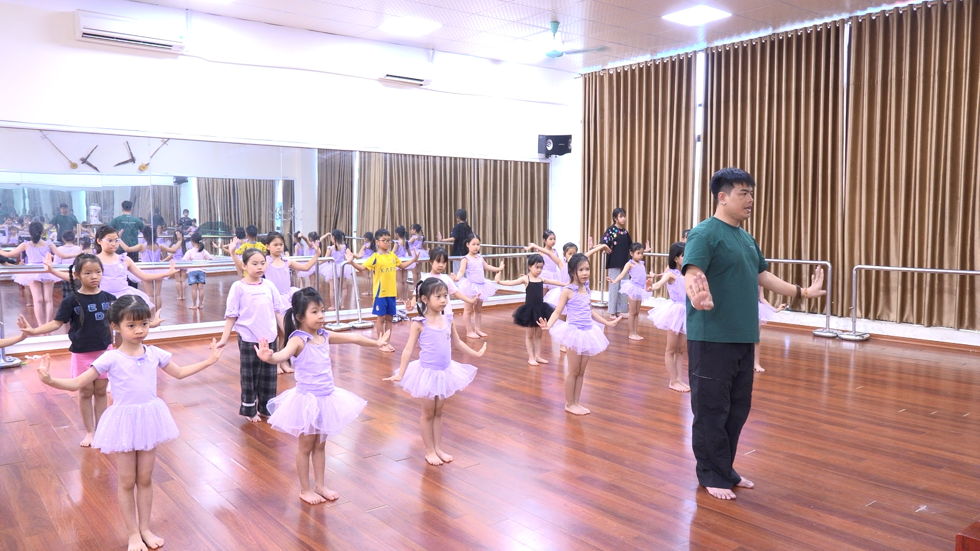 Trung tâm Dịch vụ tổng hợp phường Phan Đình Phùng tổ chức 14 lớp năng khiếu nâng cao sau hè.
