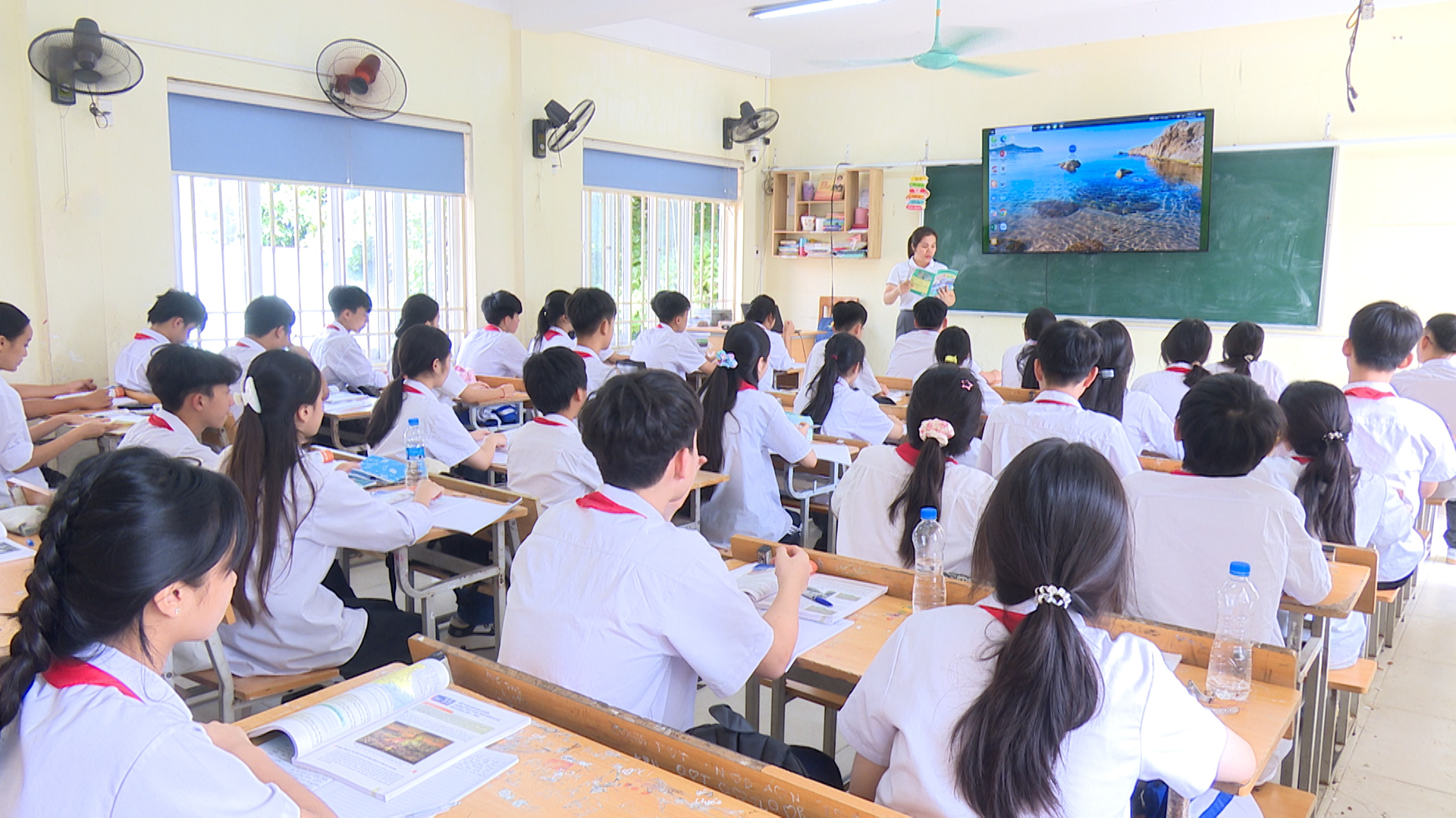 Nhiều trường học ở phường Phan Đình Phùng đón học sinh quay trở lại học sau cơn bão số 11