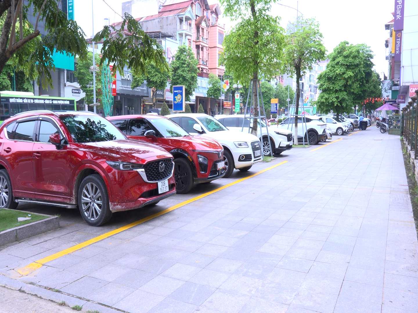 Phường Phan Đình Phùng: Tổ chức lại không gian vỉa hè đảm bảo trật tự, mỹ quan đô thị.