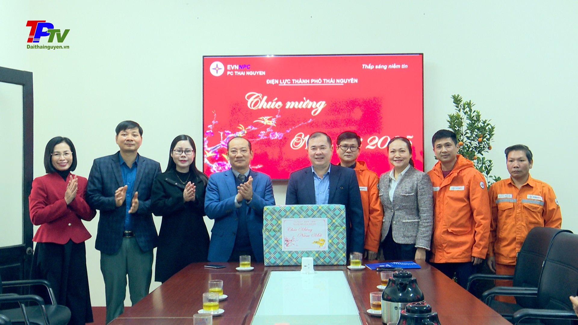 Đồng chí Phó Bí thư Thường trực Thành ủy Thái Nguyên thăm, động viên các đơn vị trực Tết Nguyên đán Ất Tỵ 2025.