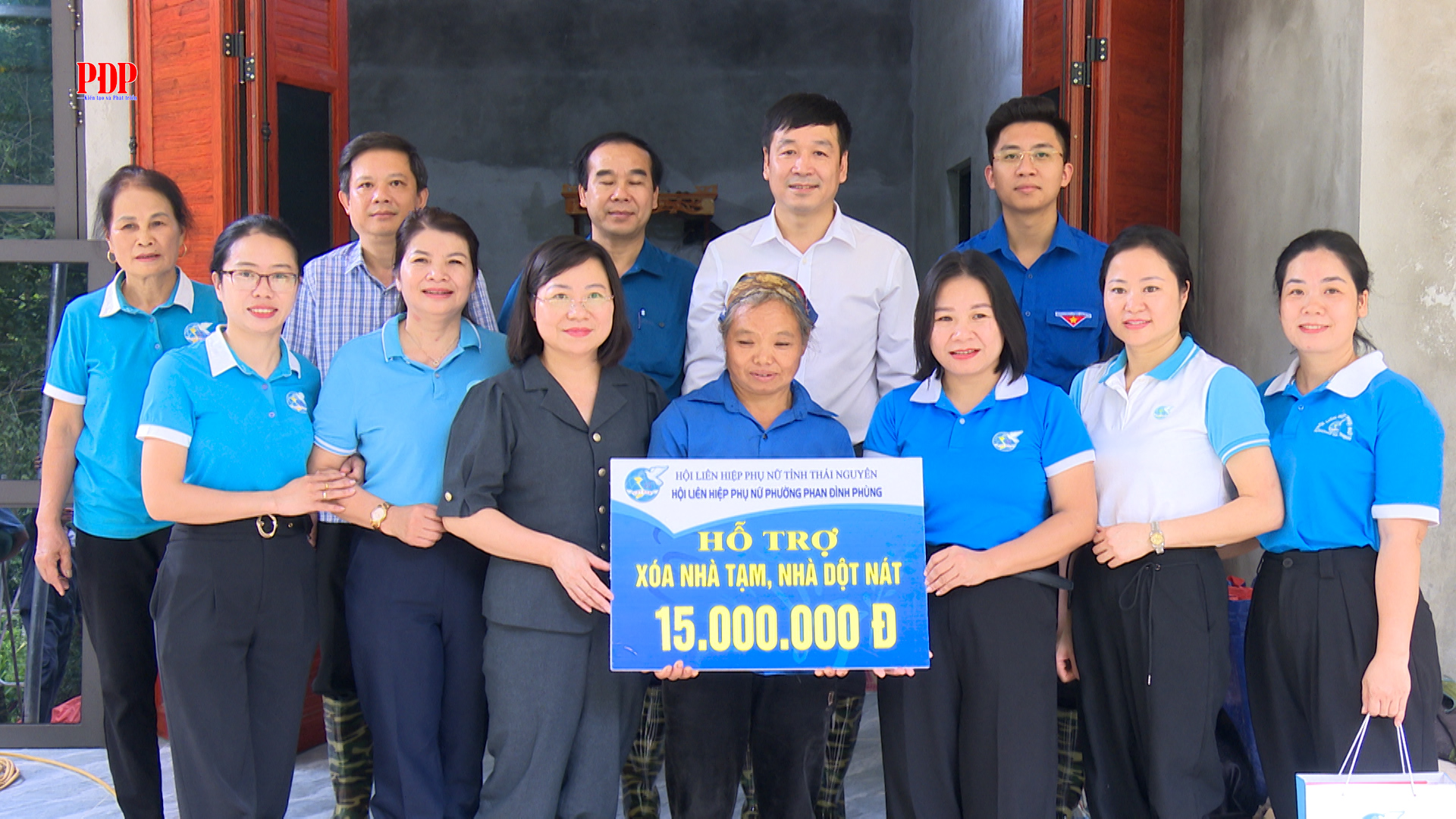 Phường Phan Đình Phùng chung tay hỗ trợ xoá nhà tạm, nhà dột nát và tặng quà hộ nghèo ở xã Thanh Thịnh, tỉnh Thái Nguyên
