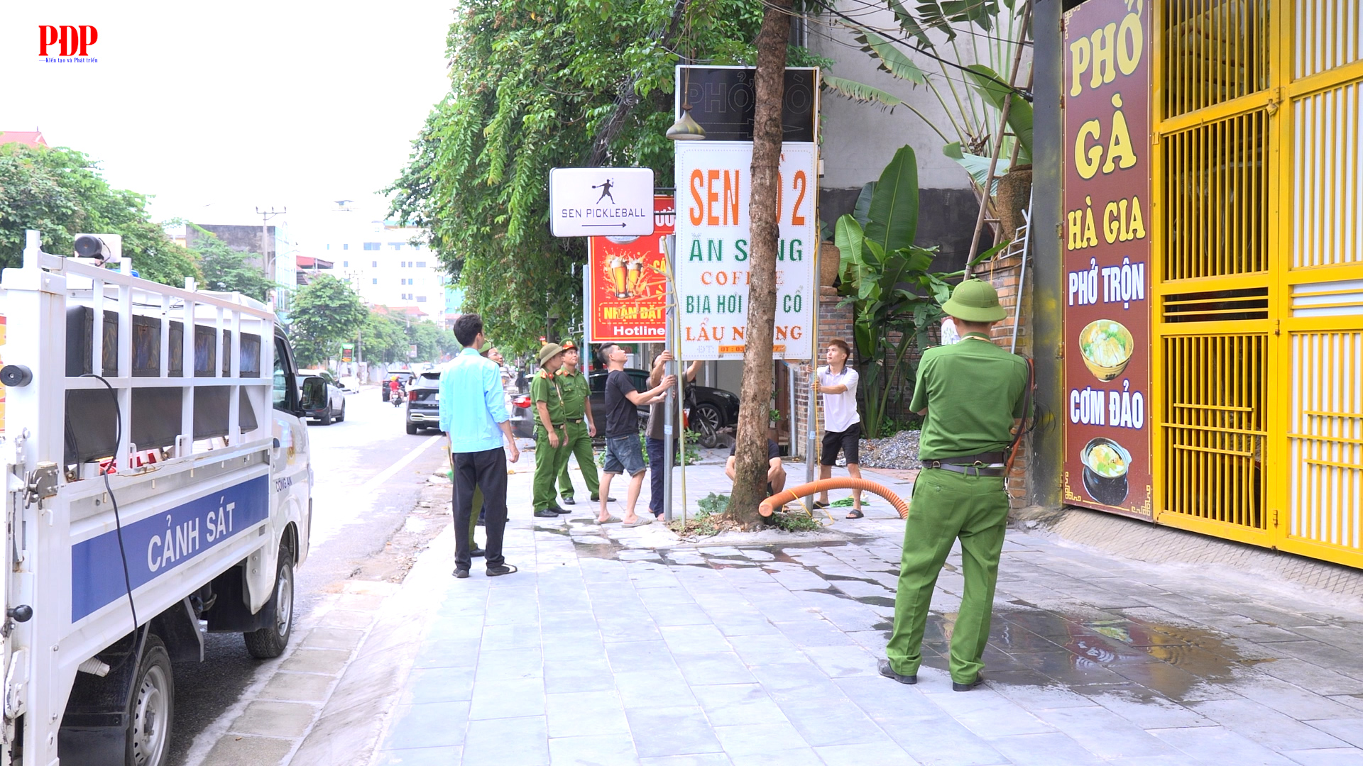 Phường Phan Đình Phùng tăng cường kiểm tra, xử lý các trường hợp vi phạm trật tự mỹ quan đô thị.