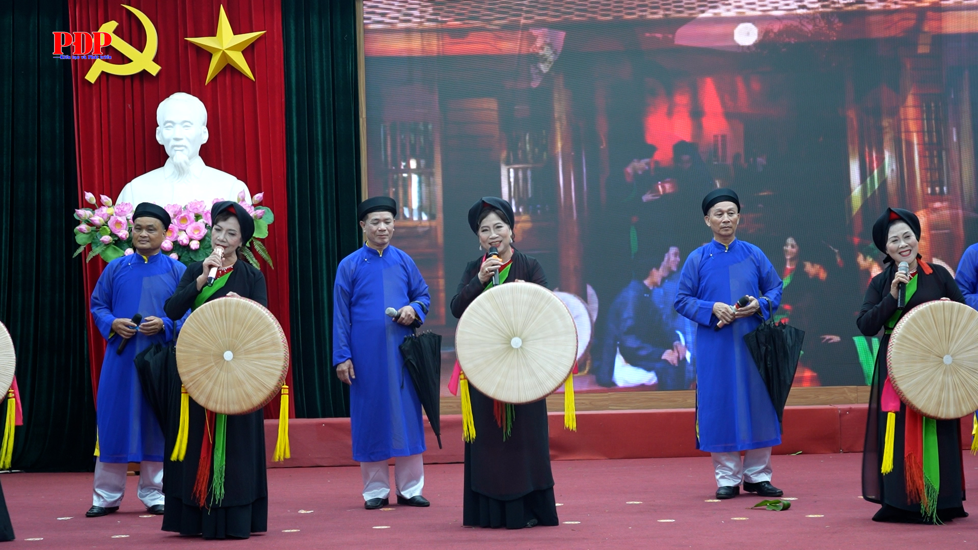 Ra mắt Câu lạc bộ Nghệ thuật phường Phan Đình Phùng gắn với chương trình nghệ thuật tri ân các Anh hùng liệt sĩ.