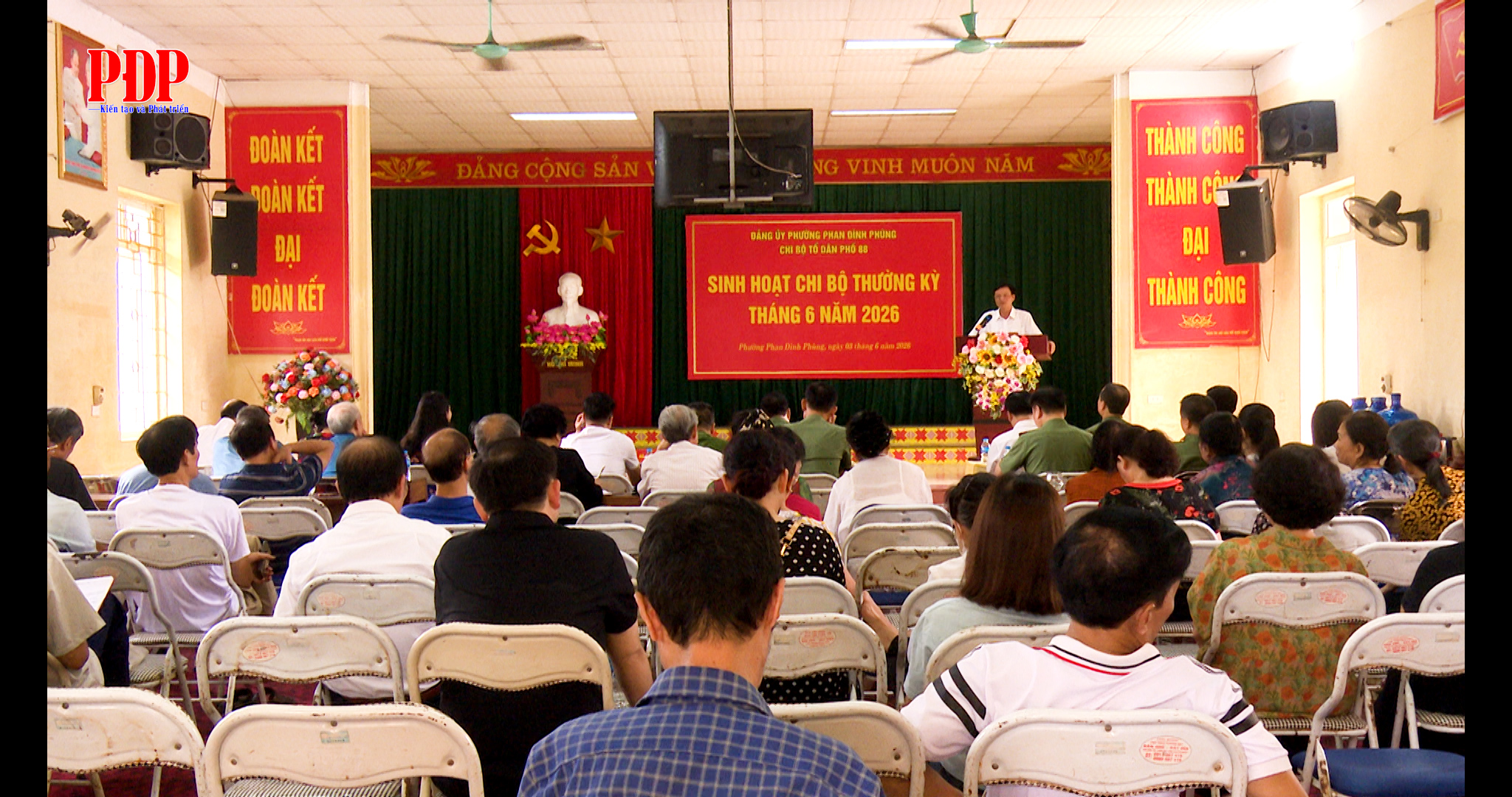 Các đồng chí lãnh đạo Tỉnh và phường Phan Đình Phùng dự sinh hoạt chi bộ thường kỳ tháng 6/2026 tại Chi bộ Tổ dân phố 88