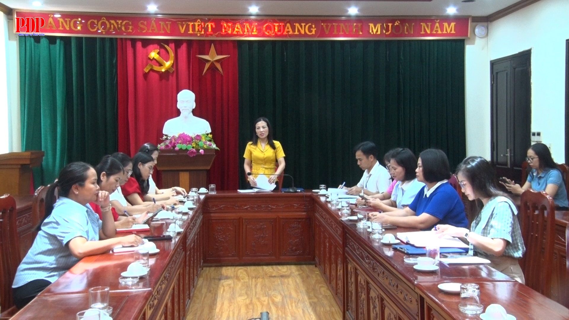 Chi bộ Xây dựng Đảng-Trung tâm Chính trị phường Phan Đình Phùng sinh hoạt chuyên đề về chuyển đổi số