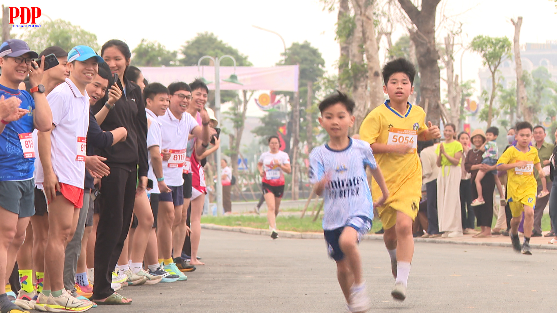 Sôi nổi Ngày chạy Olympic vì sức khoẻ toàn dân - Vì an ninh Tổ quốc