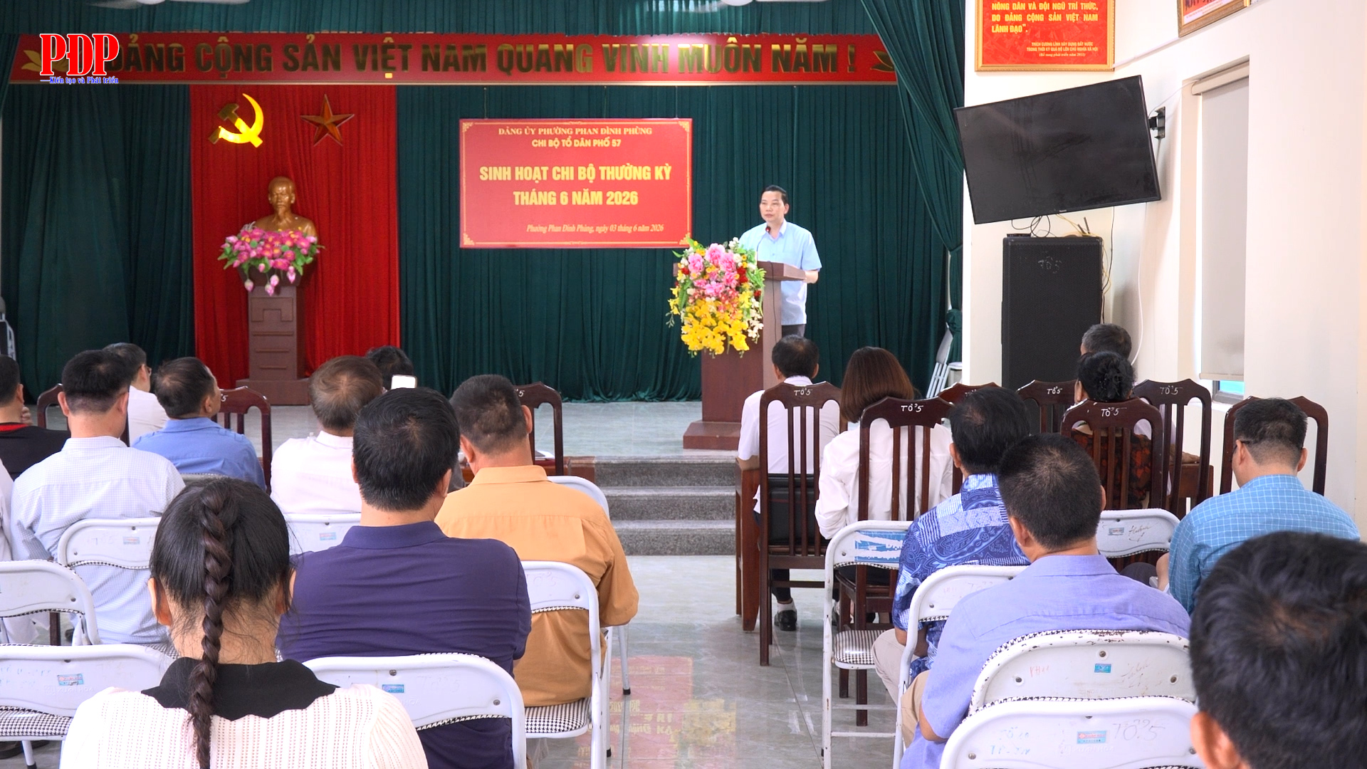 Đồng chí Phó Bí thư Đảng ủy, Chủ tịch UBND phường Phan Đình Phùng dự sinh hoạt Chi bộ thường kỳ tháng 6/2026 tại Chi bộ tổ dân phố 57.