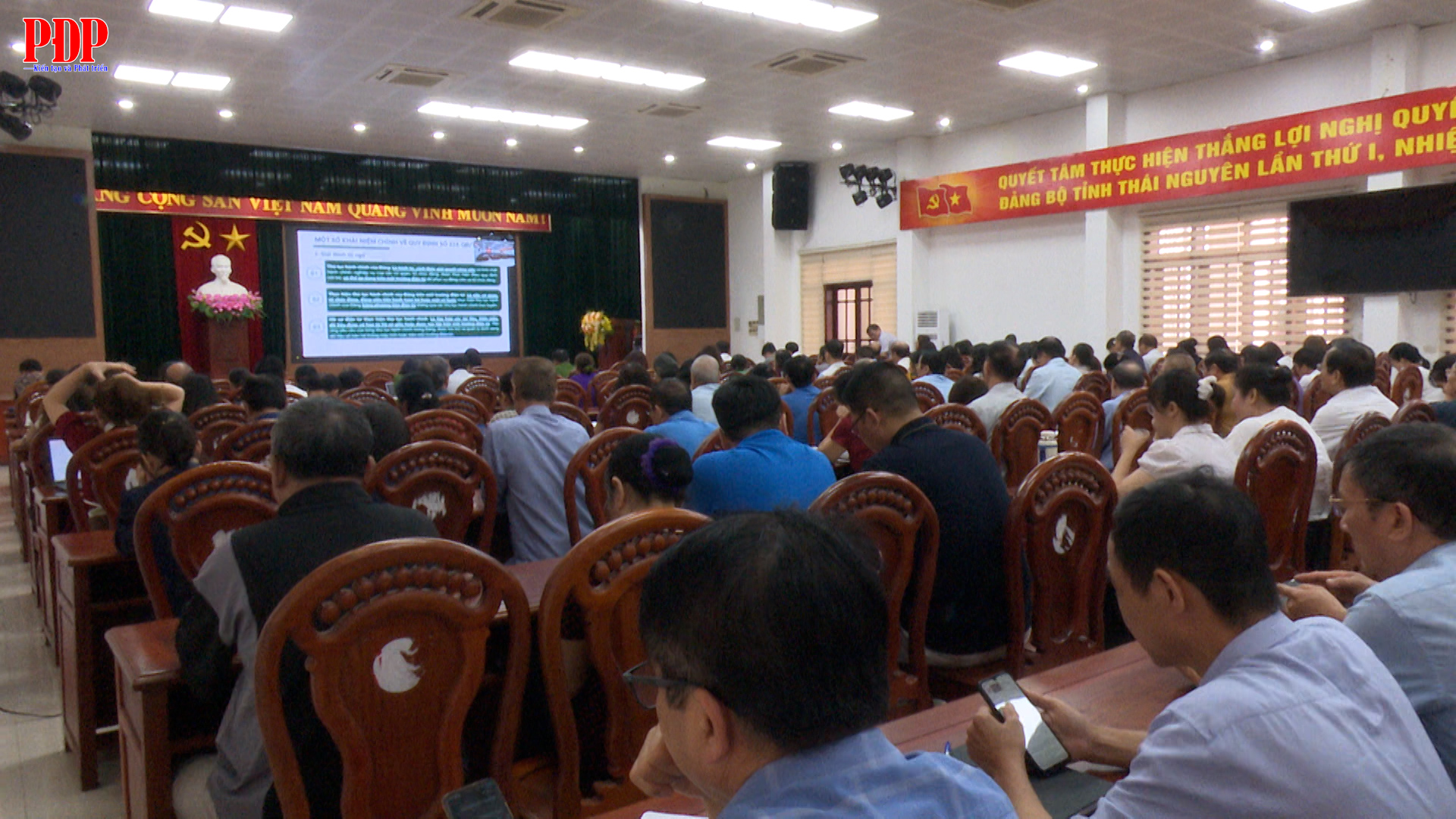 Tập huấn triển khai thủ tục hành chính của Đảng trên môi trường điện tử.