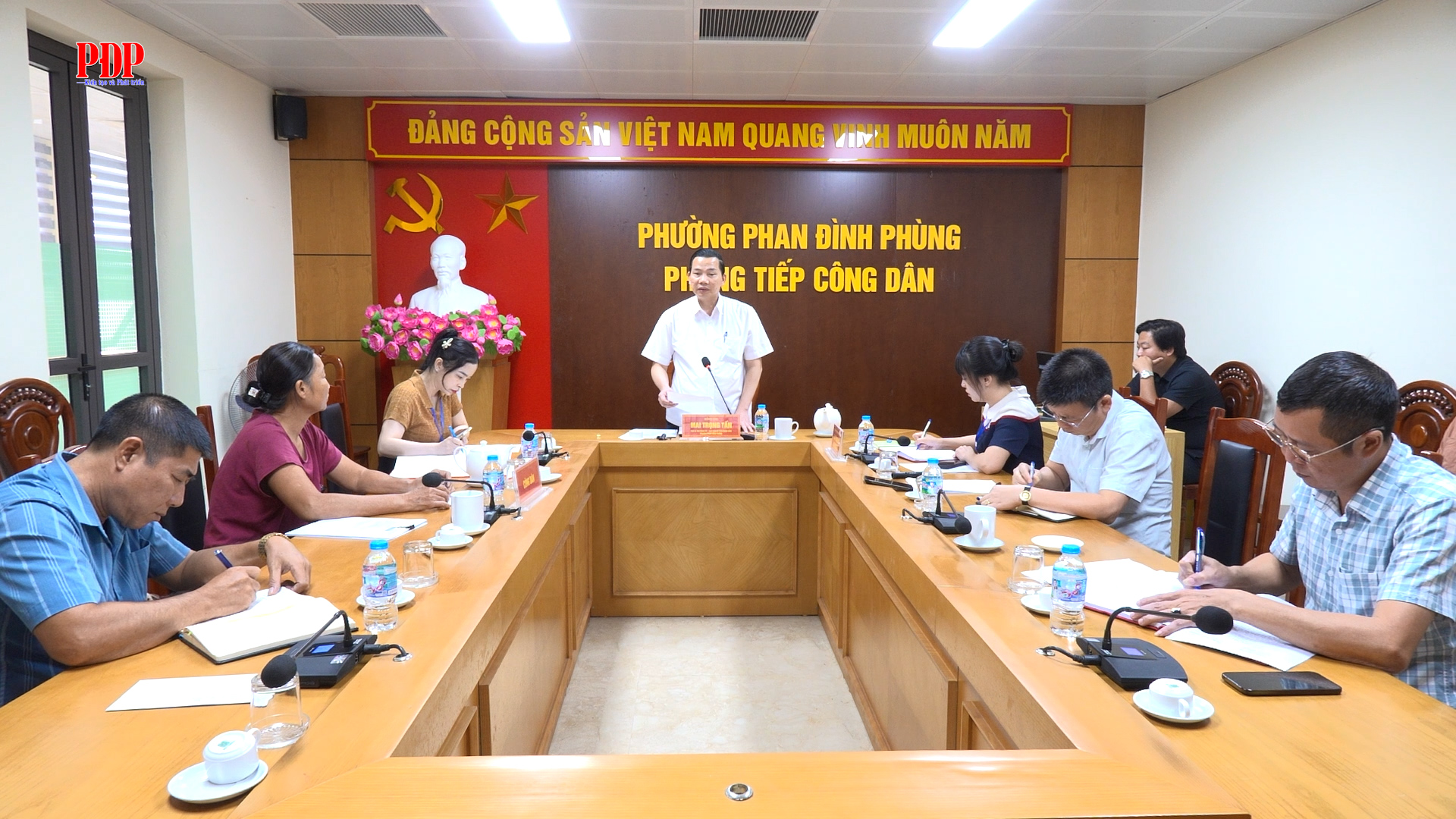 Đồng chí Chủ tịch UBND phường Phan Đình Phùng tiếp công dân định kỳ tháng 10/2026