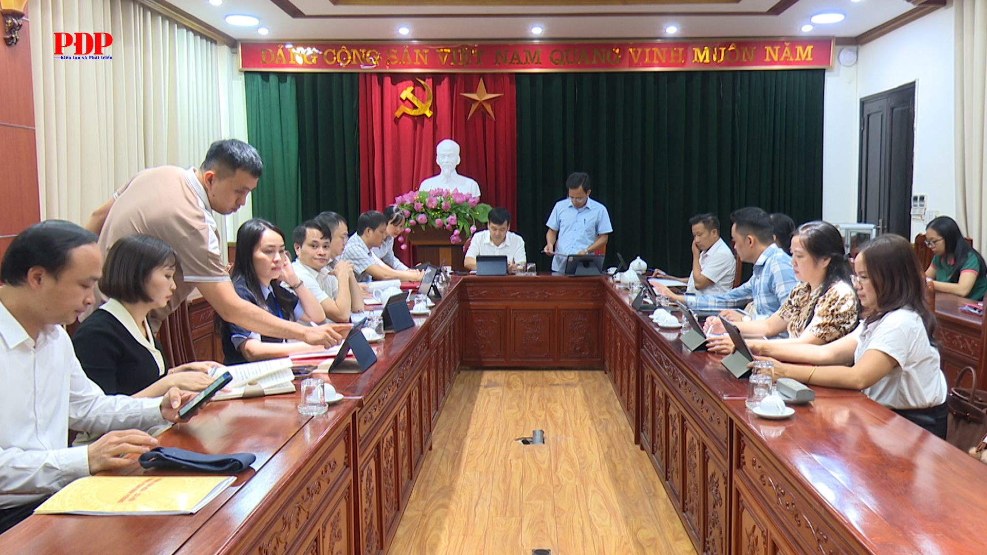 Thẩm tra các tài liệu phục vụ Kỳ họp thứ bảy HĐND phường Phan Đình Phùng khóa XI