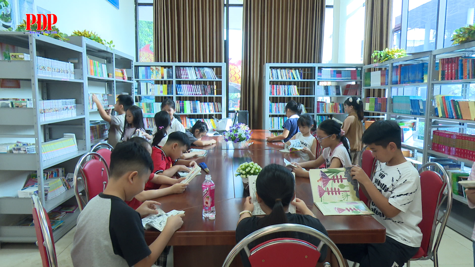 Thư viện và Trung tâm sinh hoạt cộng đồng phường Phan Đình Phùng thu hút trên 6.000 lượt bạn đọc.