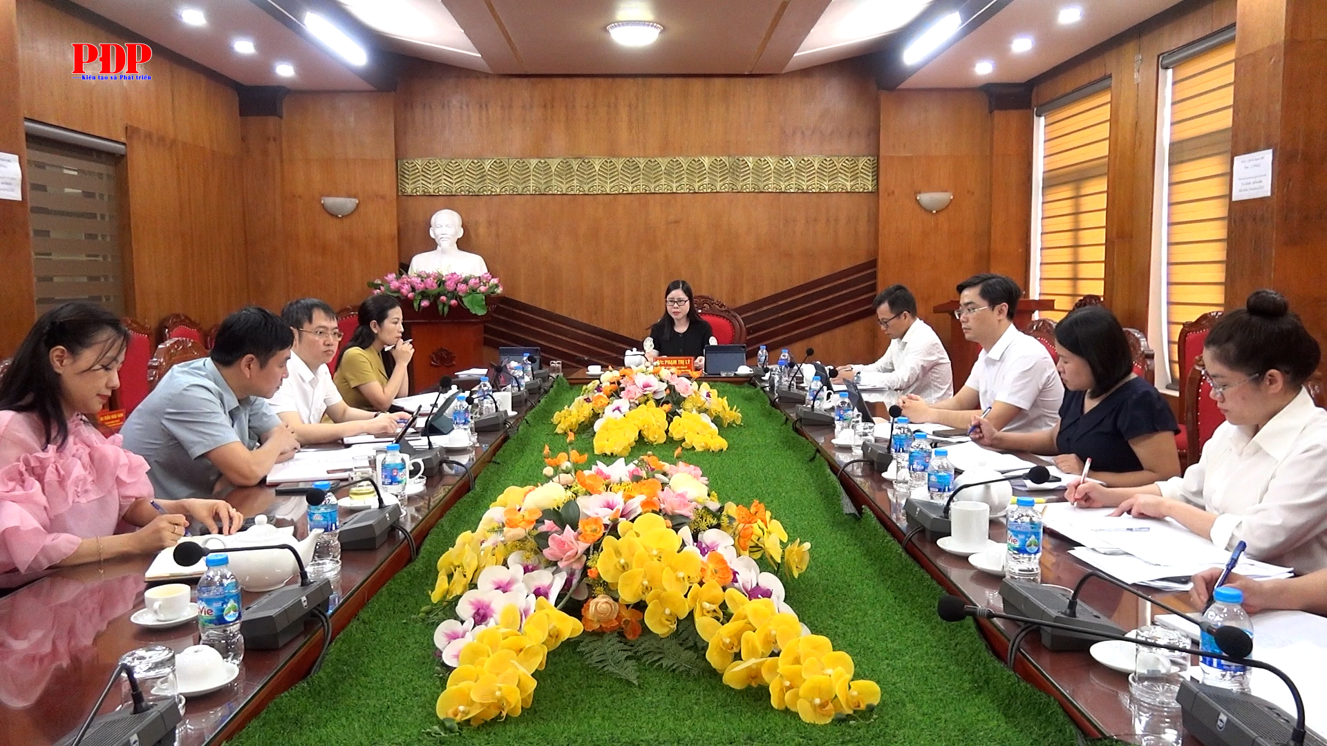Thường trực Đảng ủy phường Phan Đình Phùng làm việc với các cơ quan chuyên trách, tham mưu giúp việc.