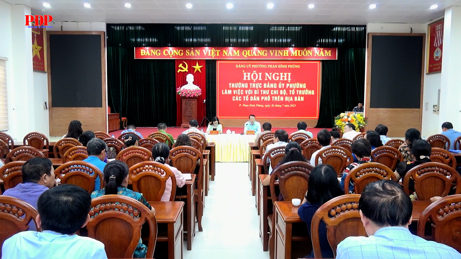 Thường trực Đảng ủy phường Phan Đình Phùng làm việc với Bí thư Chi bộ, Tổ trưởng các tổ dân phố trên địa bàn.