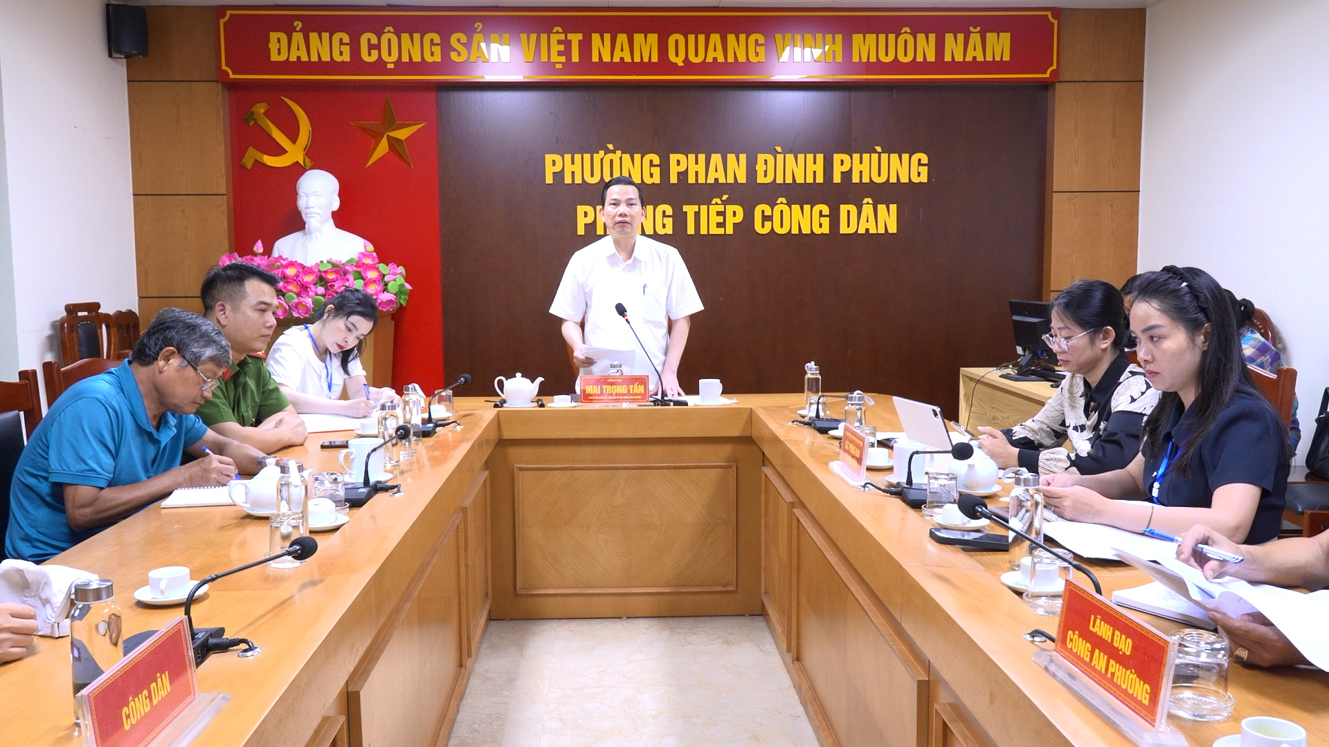 Đồng chí Chủ tịch UBND phường Phan Đình Phùng tiếp công dân định kỳ tháng 7/2026