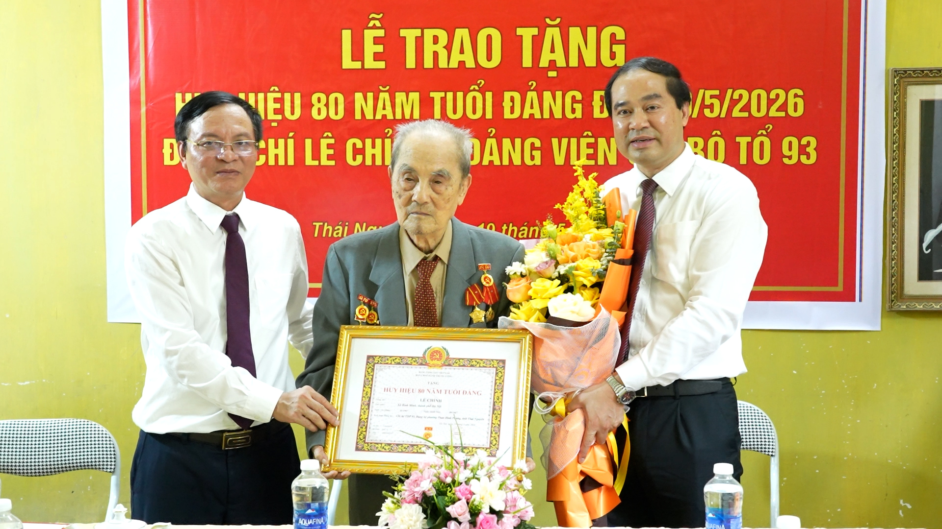 Thường trực Tỉnh ủy Thái Nguyên: Trao tặng Huy hiệu 80 năm tuổi Đảng cho đảng viên Lê Chỉnh