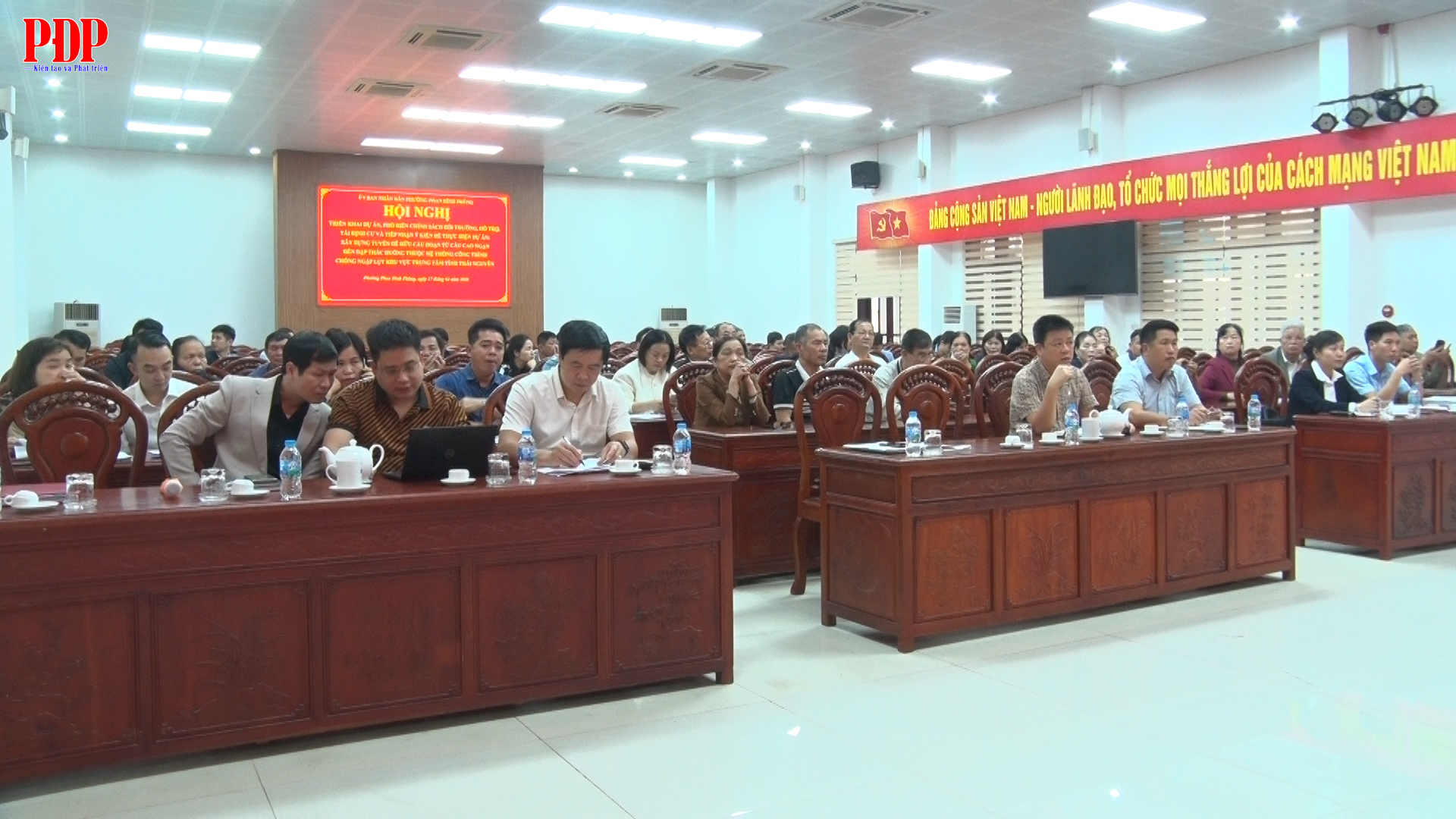 Triển khai dự án, phổ biến chính sách bồi thường hỗ trợ, tái định cư tuyến đê Hữu Cầu.