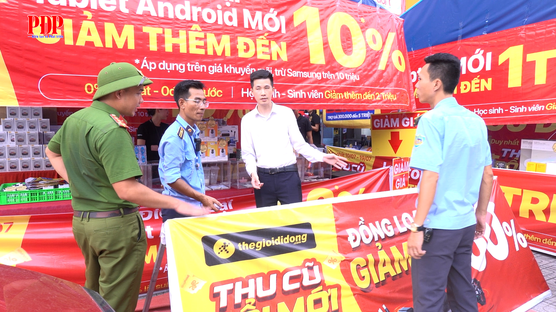 Phường Phan Đình Phùng: Kiên quyết xử lý vi phạm trật tự đô thị sau tuyên truyền, ký cam kết.