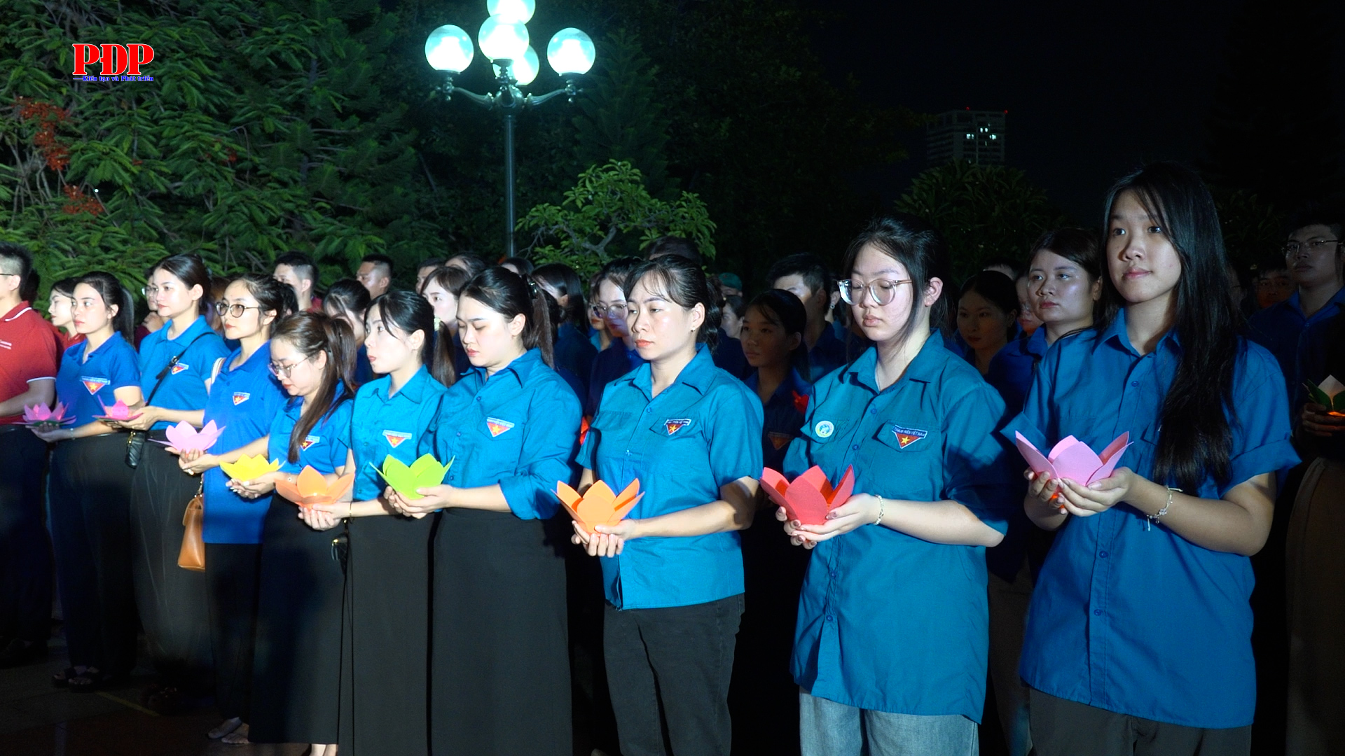 Tuổi trẻ phường Phan Đình Phùng thắp nến tri ân - Tiếp nối đạo lý 