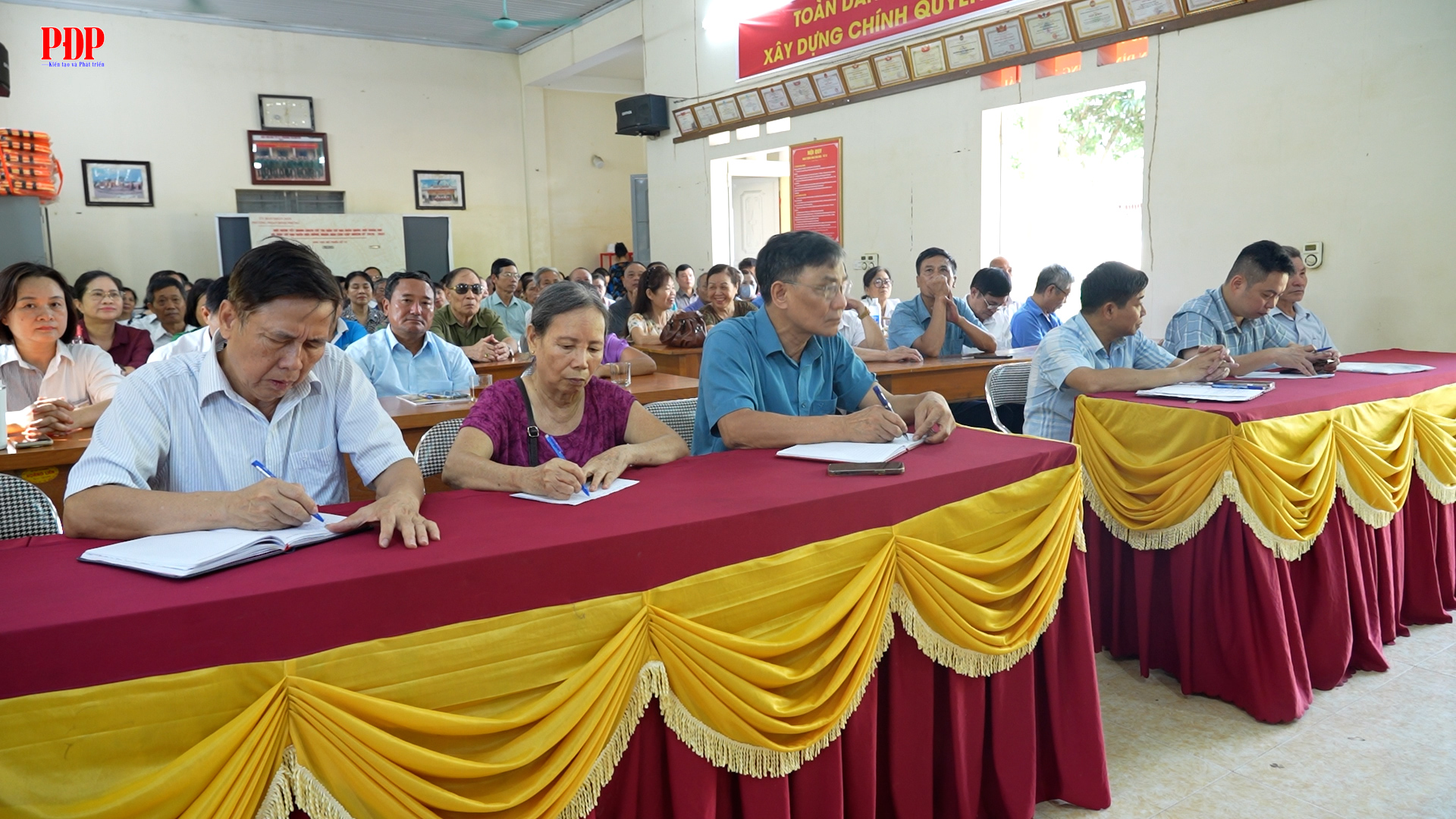 Đại biểu HĐND phường Phan Đình Phùng tiếp xúc cử tri trước Kỳ họp thường lệ giữa năm 2026
