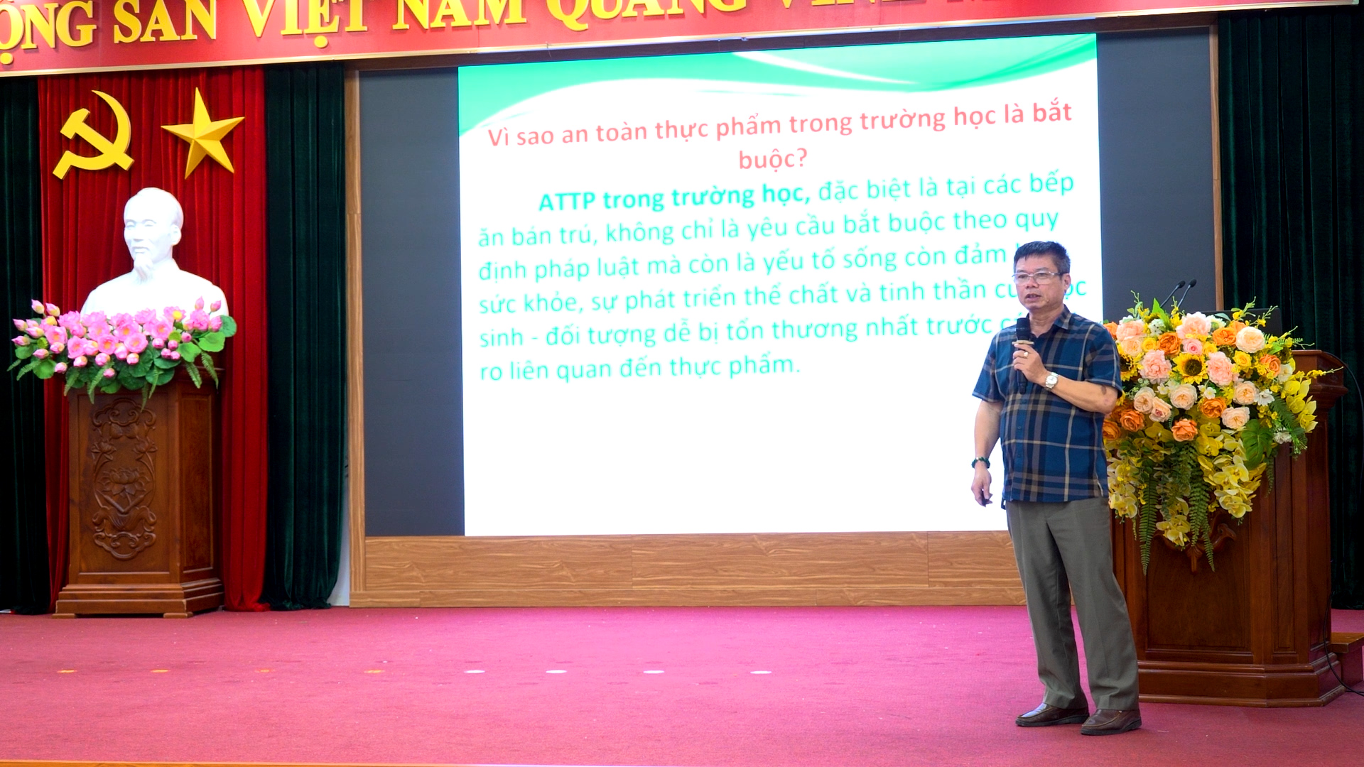 Tập huấn kiến thức an toàn thực phẩm, kỹ năng cấp cứu ban đầu, phòng chống tai nạn thương tích và triển khai công tác y tế trường học năm học 2026 - 2027