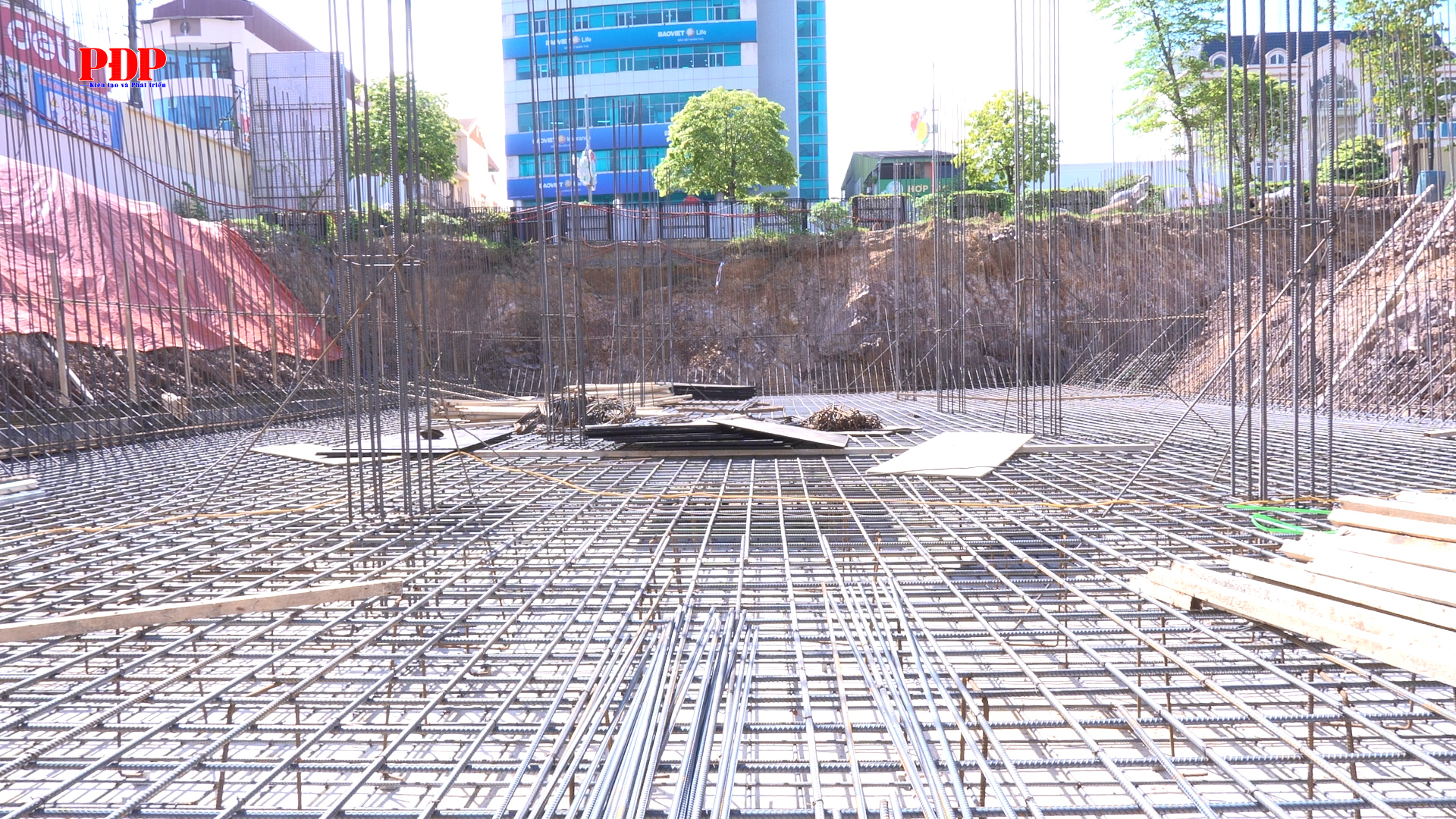 Xây dựng công trình chống ngập úng khu vực đường Hoàng Văn Thụ, phường Phan Đình Phùng.