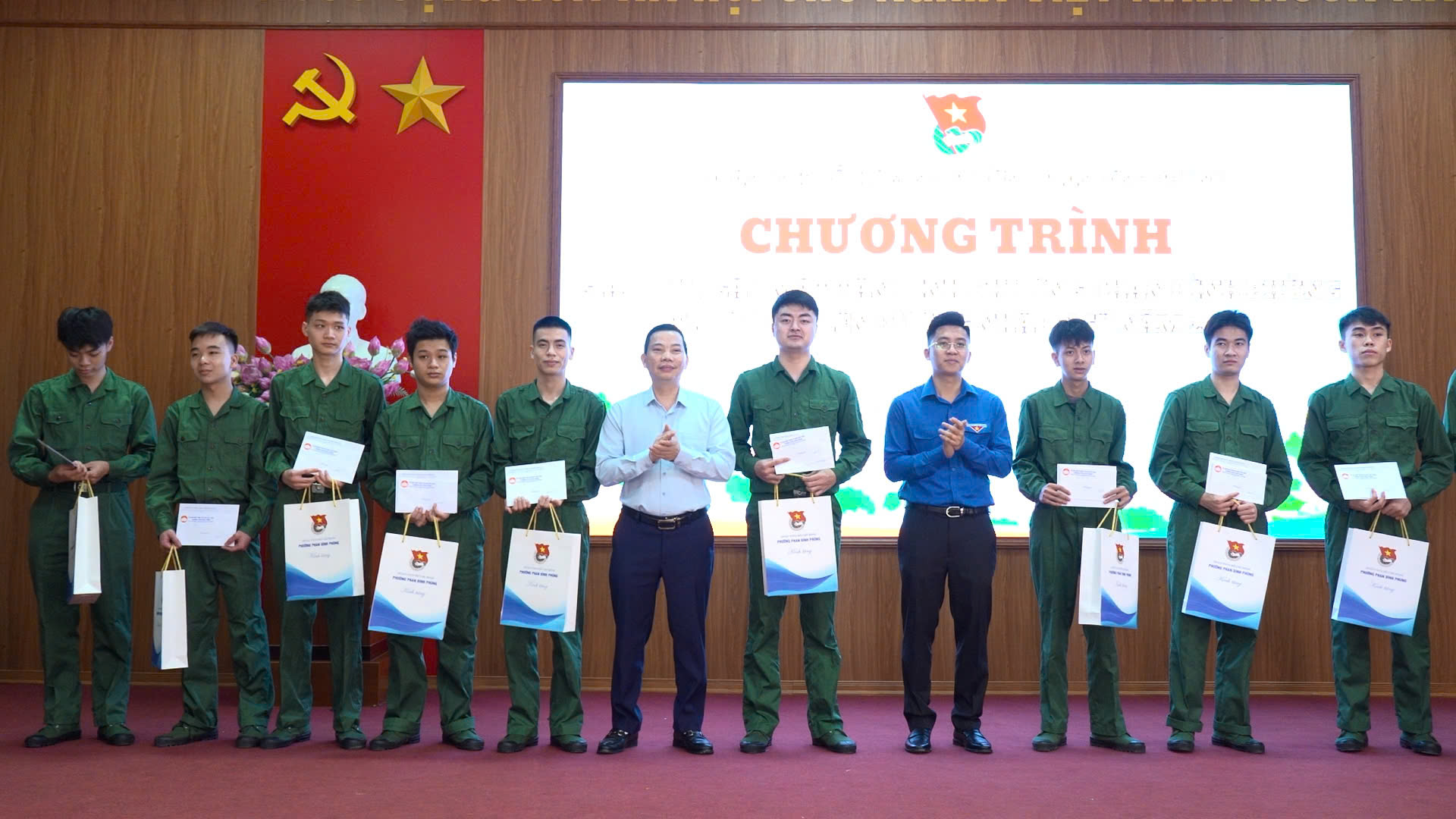 Phường Phan Đình Phùng gặp mặt tân binh trước lúc lên đường nhập ngũ năm 2026