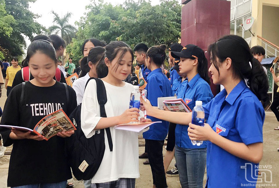Tạo nguồn phát triển đảng viên ở Phú Lương