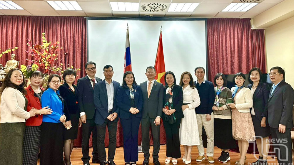 Đoàn công tác tỉnh Thái Nguyên làm việc tại Slovakia