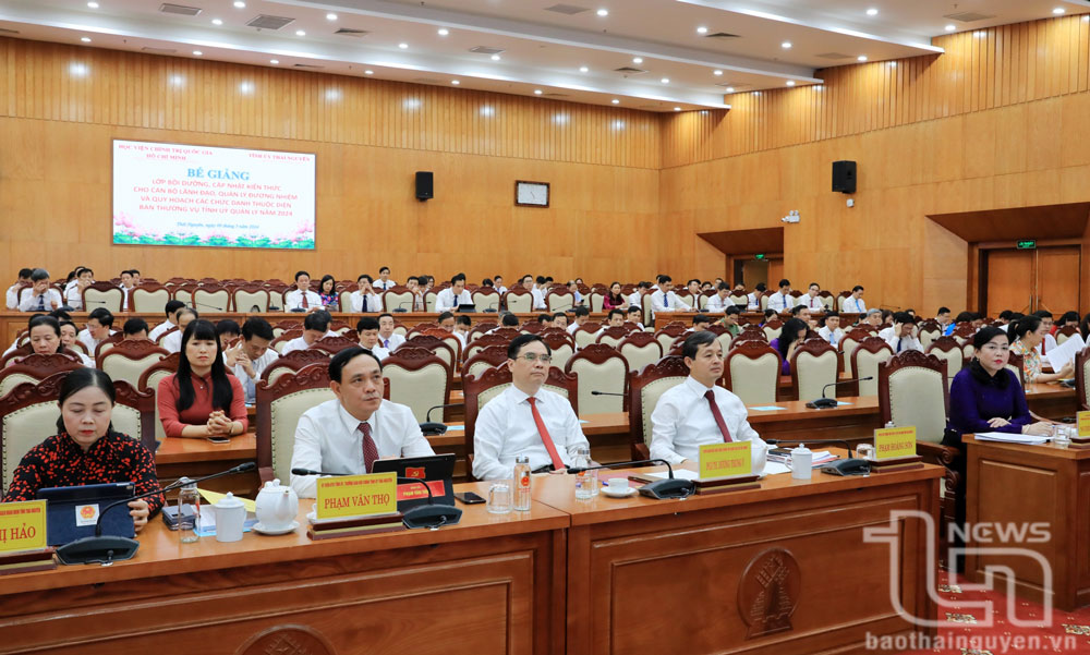 Vận dụng tốt kiến thức vào thực tiễn để nâng cao hiệu quả công tác