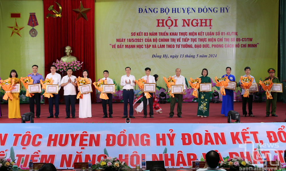 Gắn việc học và làm theo Bác với thực hiện nhiệm vụ chính trị 