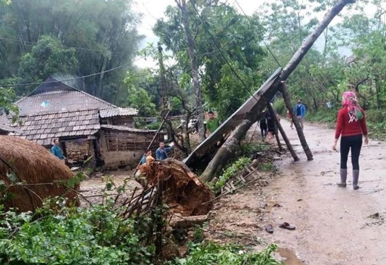 Khẩn trương ứng phó mưa lớn kèm dông lốc, sét, mưa đá và gió giật mạnh