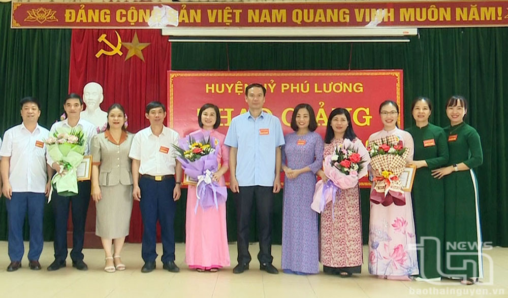 Nêu cao trách nhiệm bảo vệ nền tảng tư tưởng của Đảng