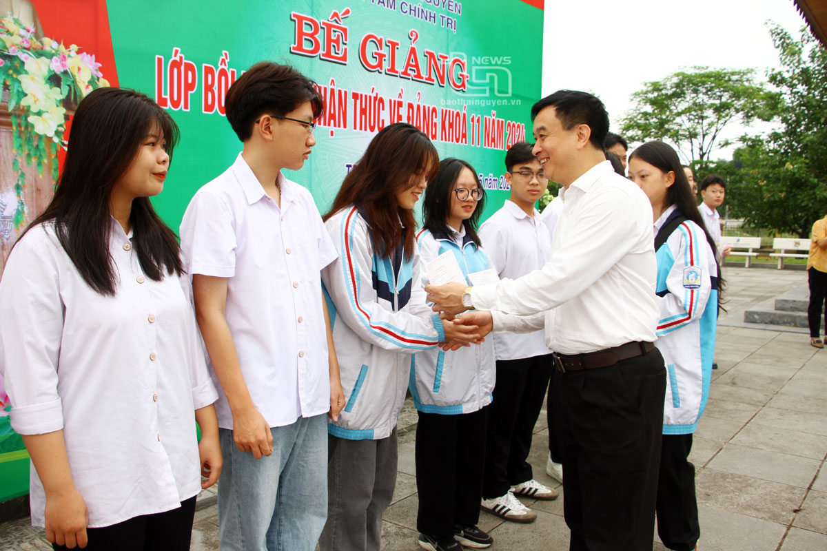 Đảng bộ TP. Thái Nguyên: Kết nạp hơn 2.200 đảng viên mới